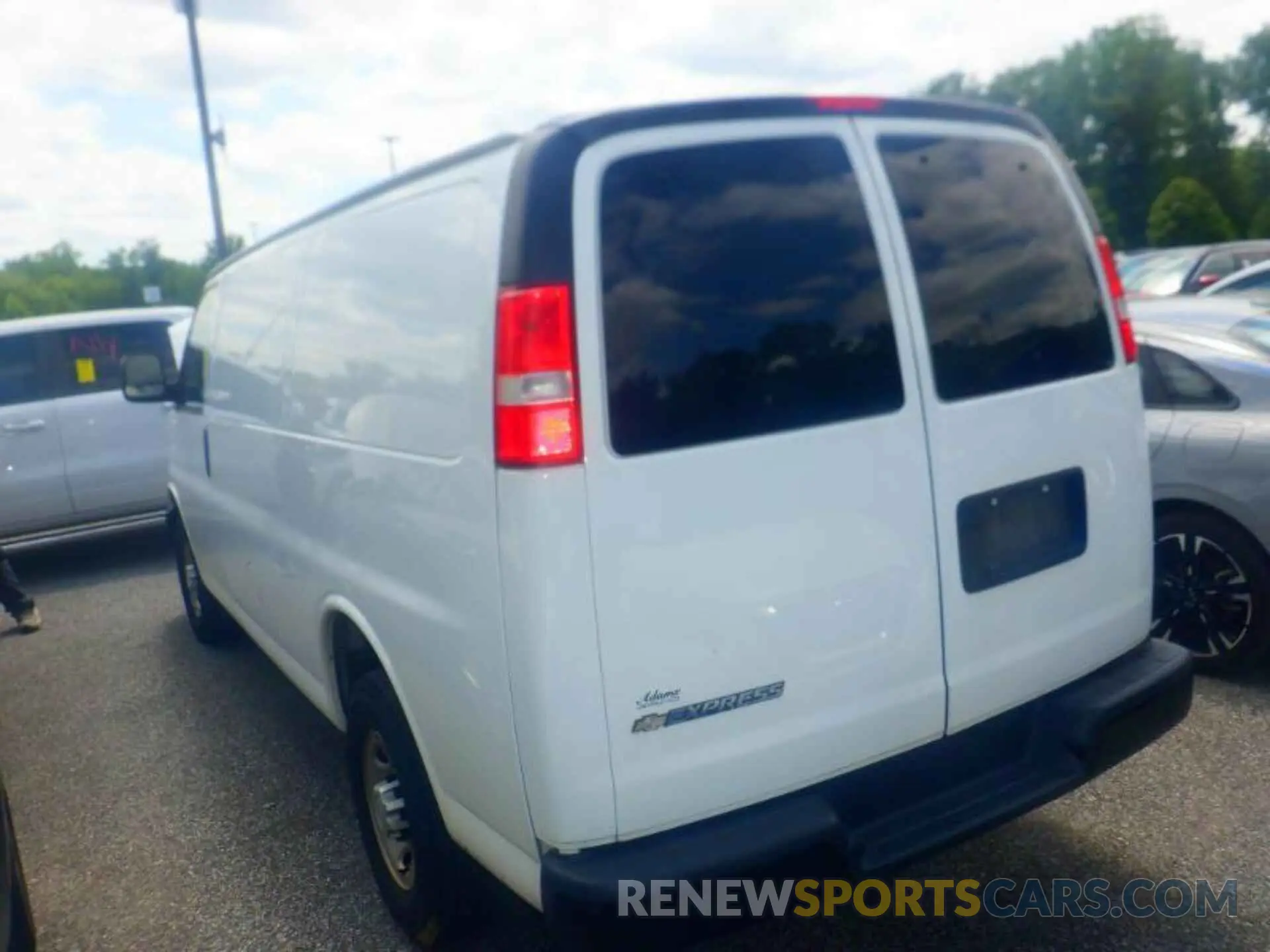 5 Photograph of a damaged car 1GCWGAFGXK1328300 CHEVROLET EXPRESS G2500 2019