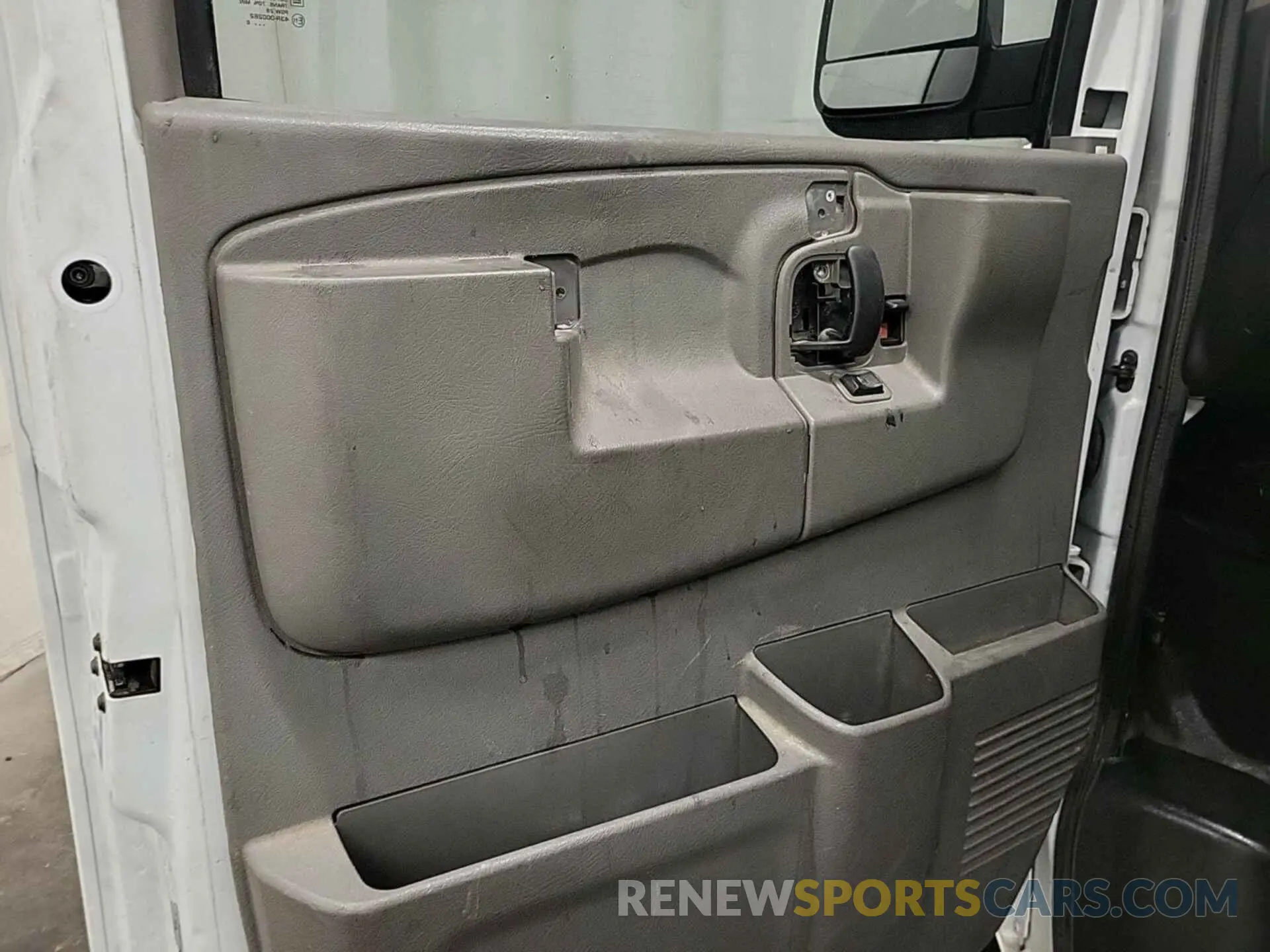 1 Photograph of a damaged car 1GCWGAFP1K1273848 CHEVROLET EXPRESS G2500 2019