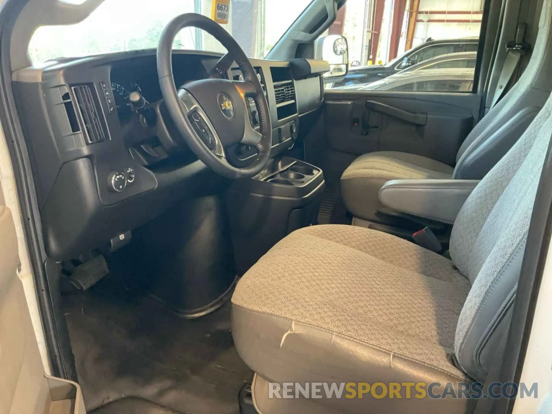 25 Фотография поврежденного автомобиля 1GCWGAFP2K1202013 CHEVROLET EXPRESS G2500 2019