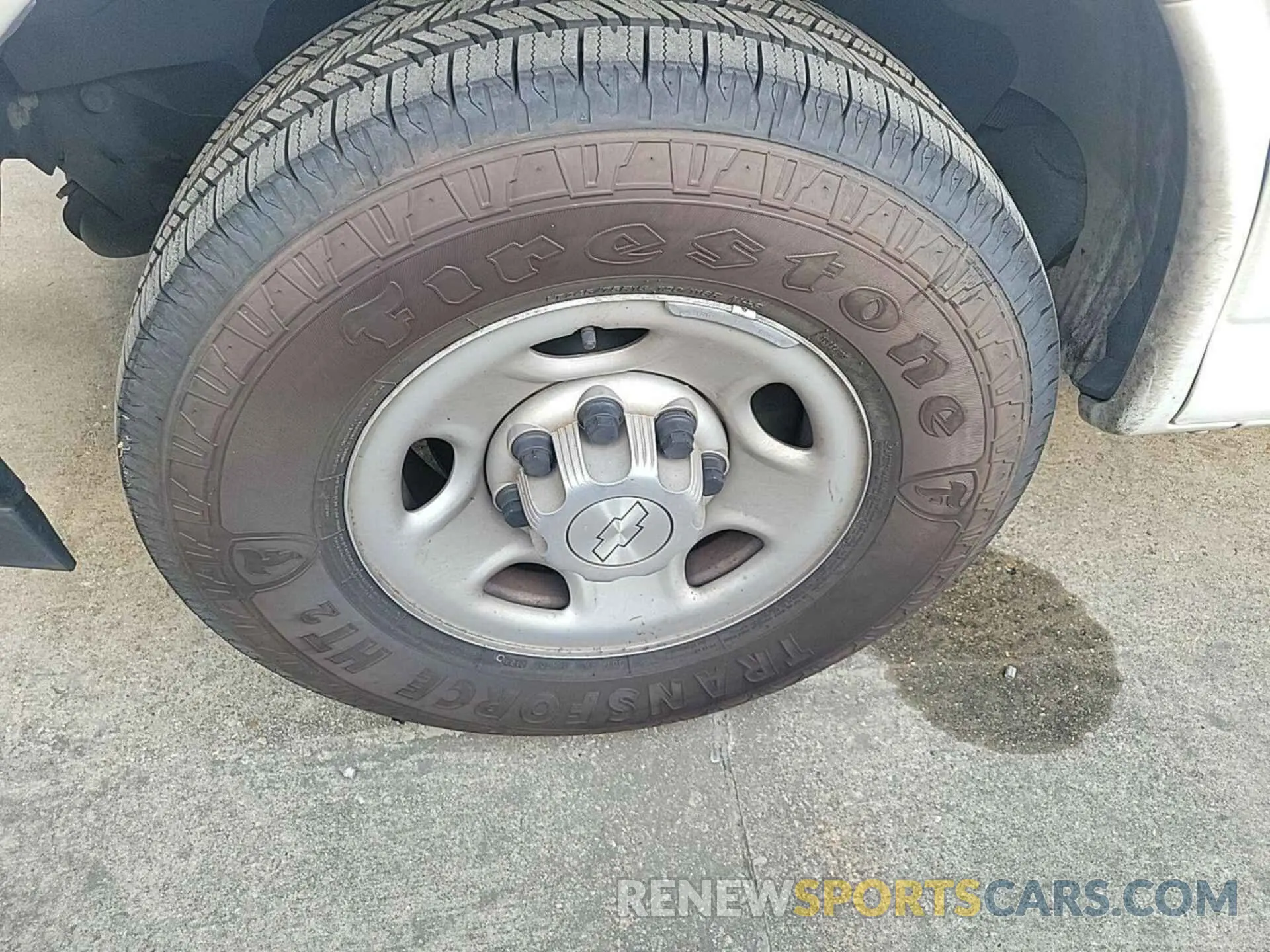 17 Photograph of a damaged car 1GCWGAFP5K1206122 CHEVROLET EXPRESS G2500 2019