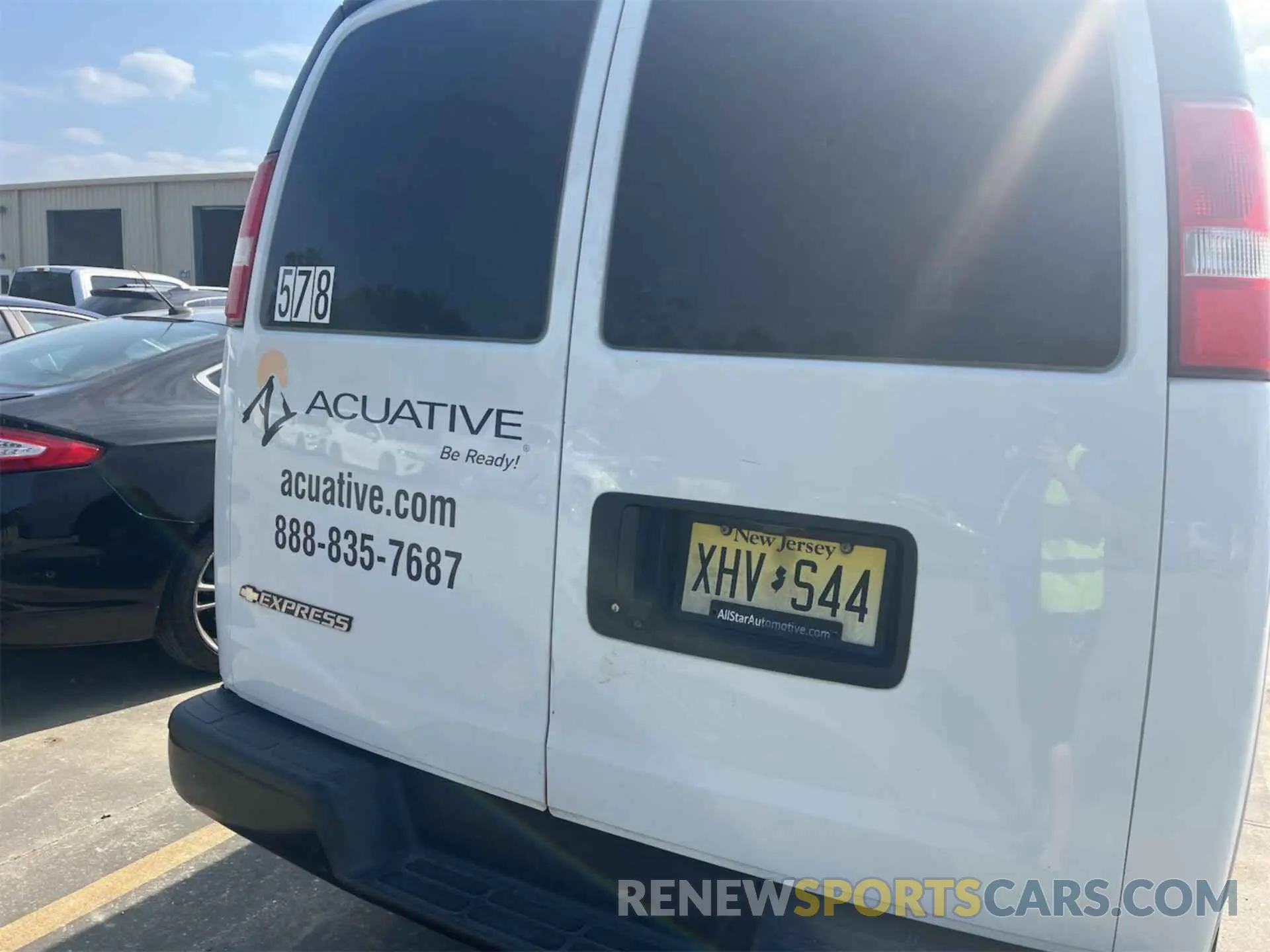 18 Photograph of a damaged car 1GCWGAFP5K1206122 CHEVROLET EXPRESS G2500 2019