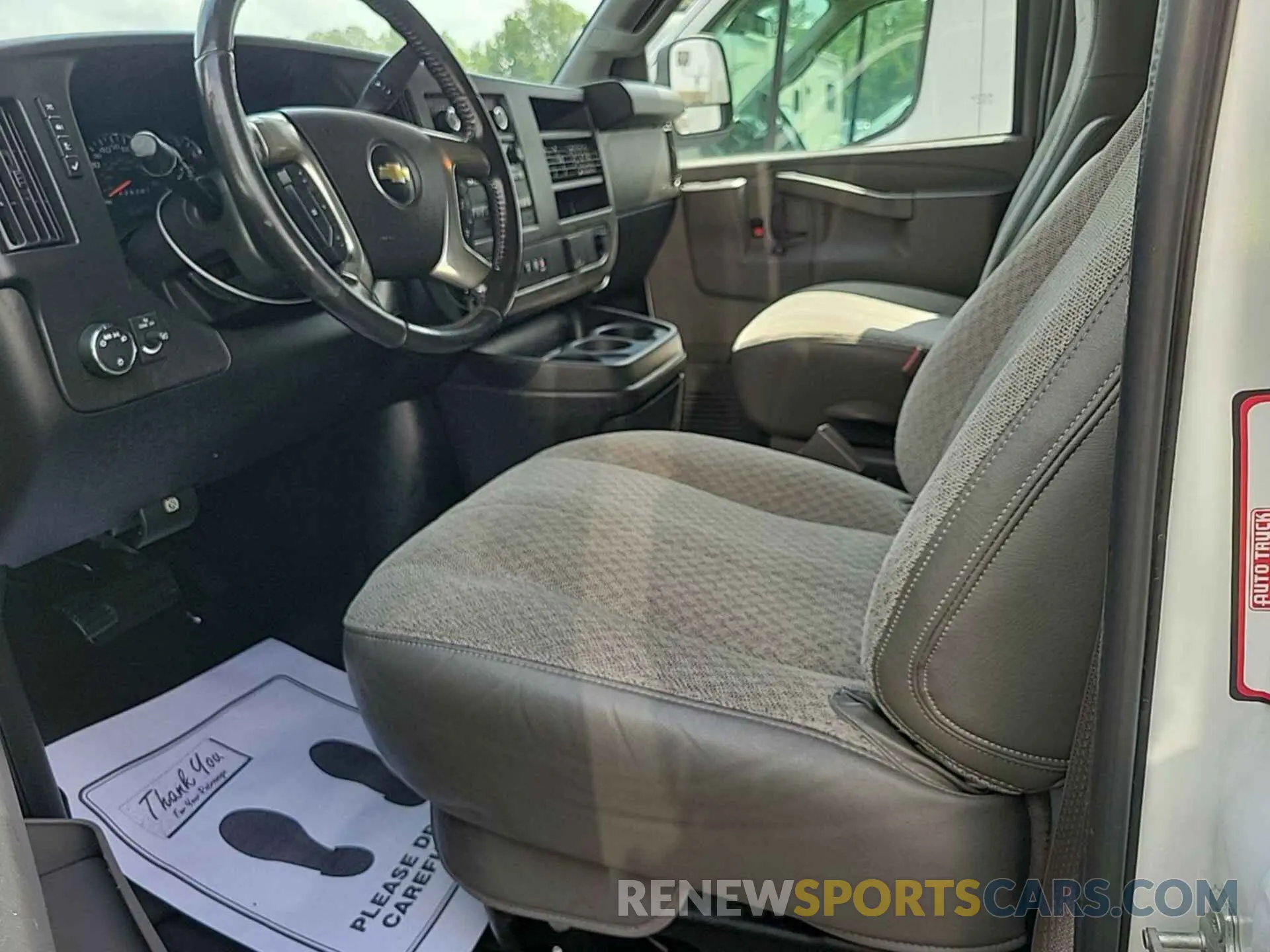 19 Photograph of a damaged car 1GCWGAFP5K1206122 CHEVROLET EXPRESS G2500 2019