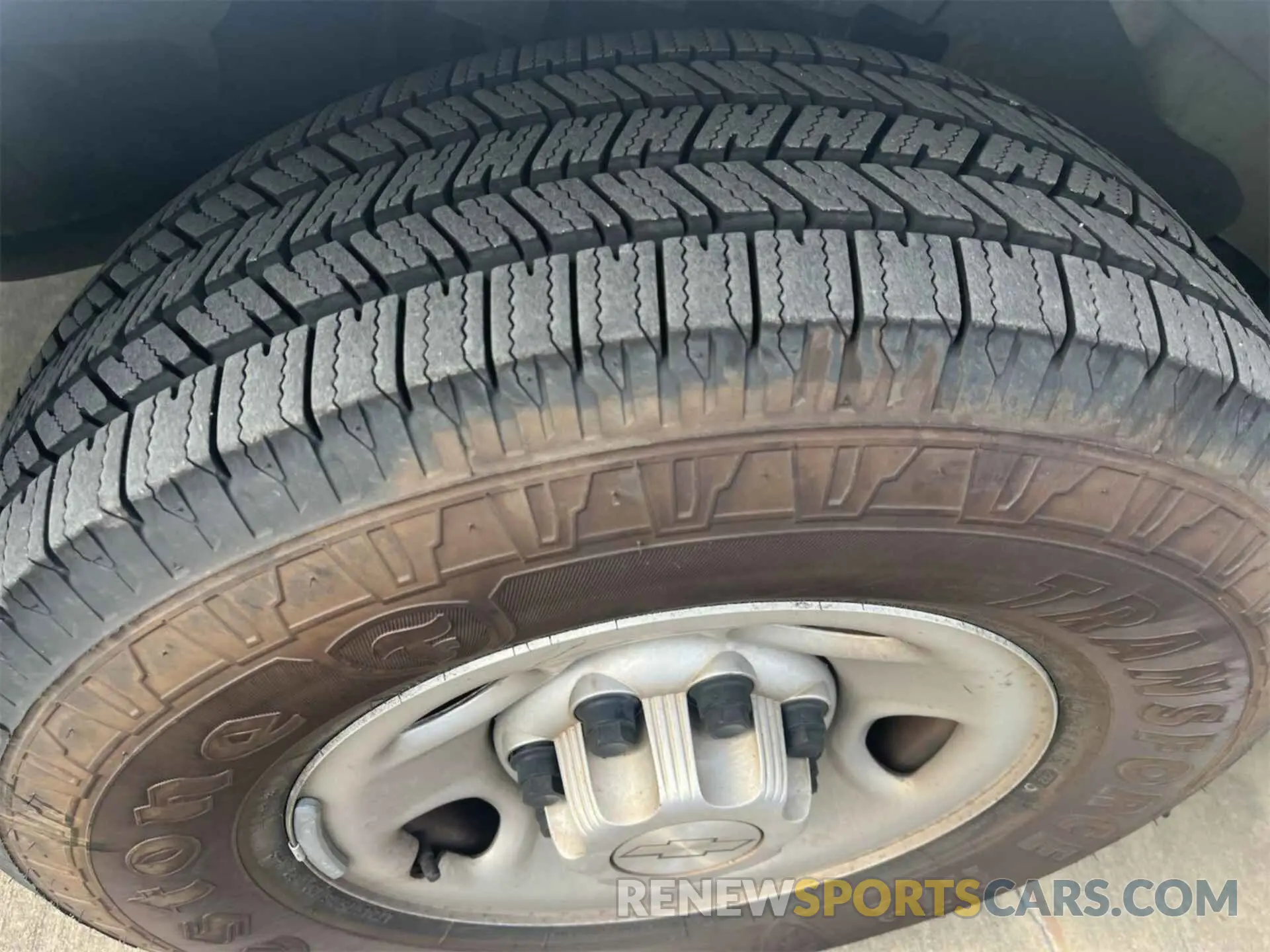 4 Photograph of a damaged car 1GCWGAFP5K1206122 CHEVROLET EXPRESS G2500 2019
