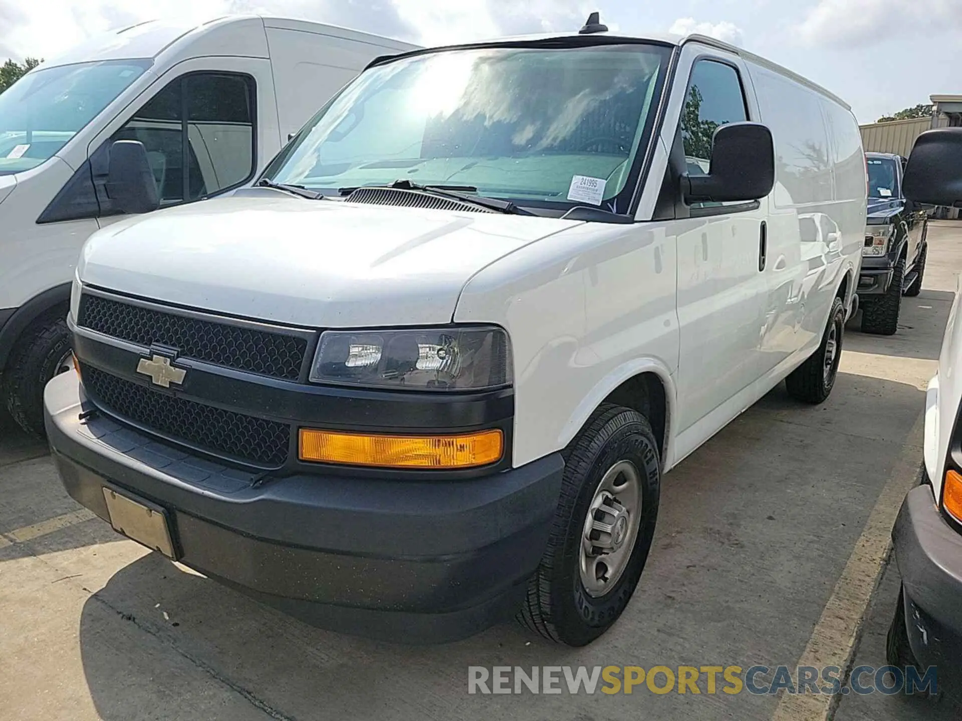5 Photograph of a damaged car 1GCWGAFP5K1206122 CHEVROLET EXPRESS G2500 2019