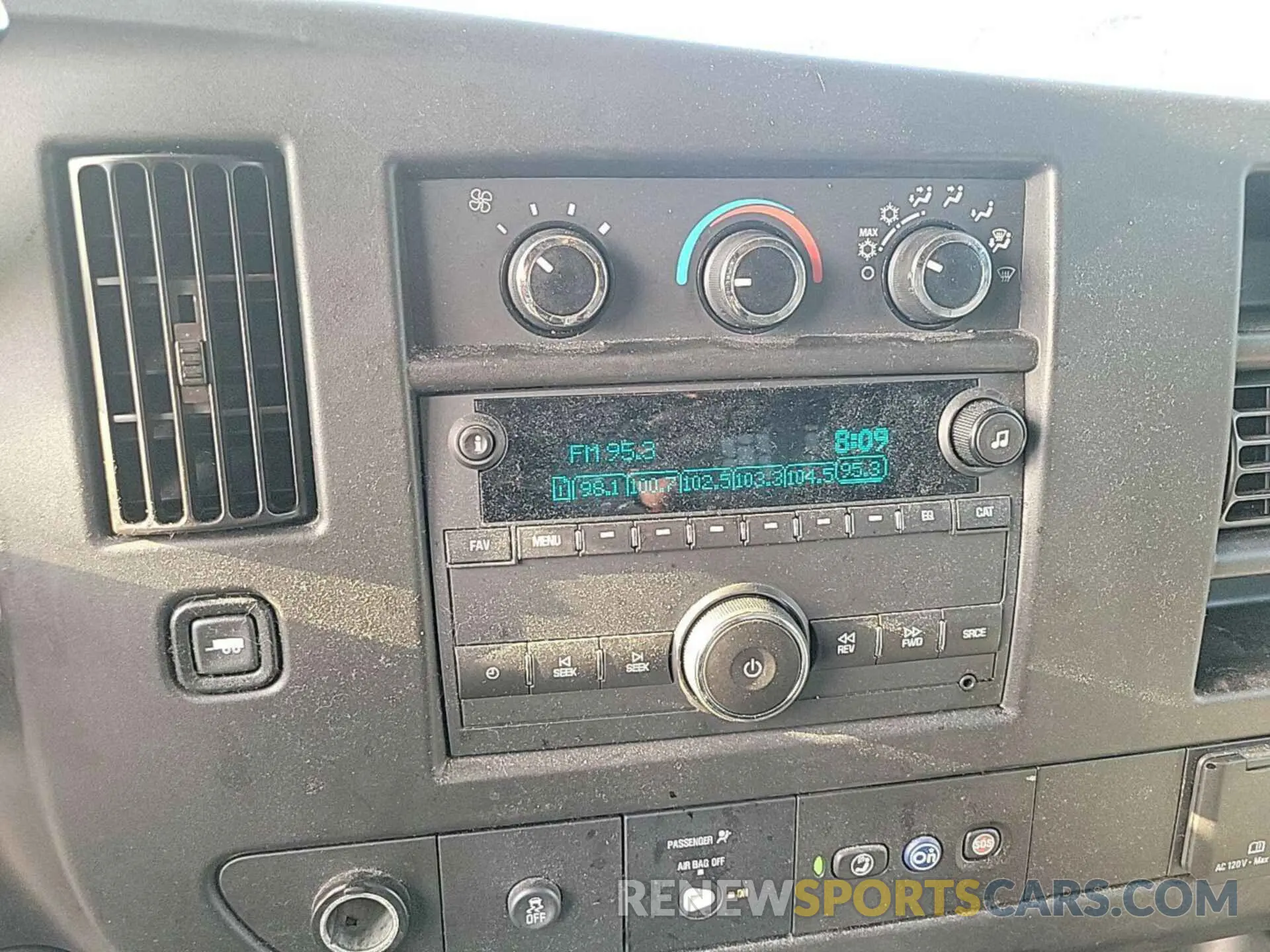 8 Photograph of a damaged car 1GCWGAFP5K1206122 CHEVROLET EXPRESS G2500 2019