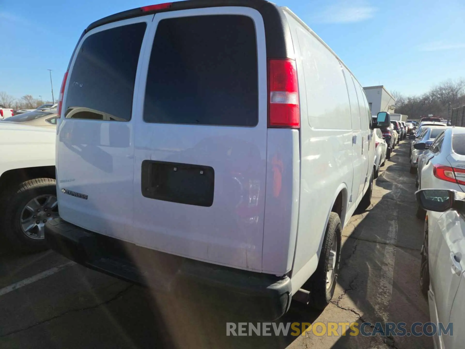 19 Photograph of a damaged car 1GCWGAFPXK1202597 CHEVROLET EXPRESS G2500 2019