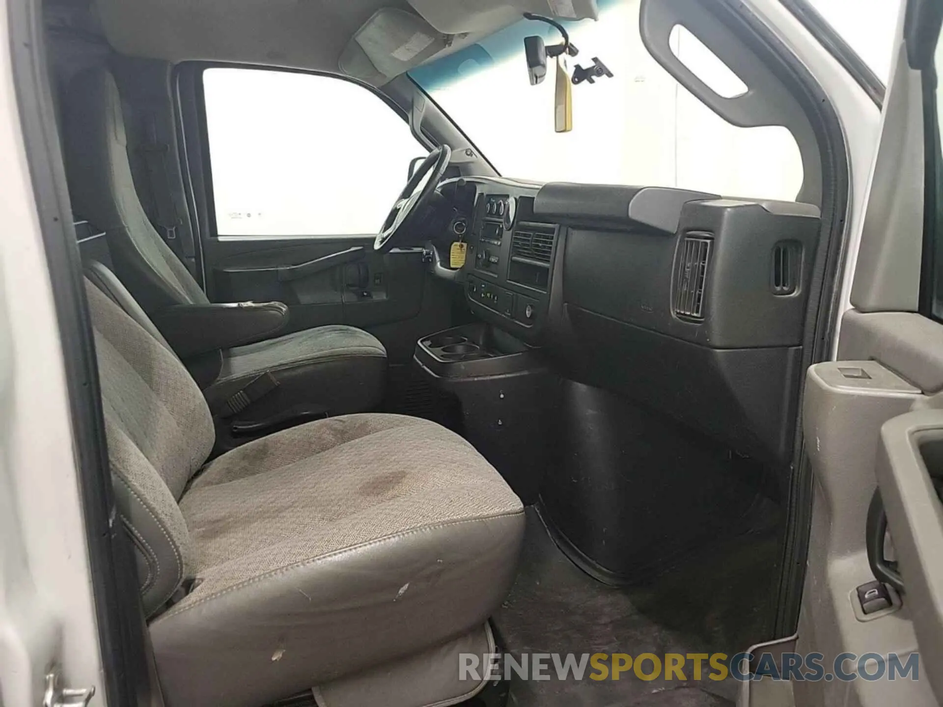 22 Photograph of a damaged car 1GCWGBFP8K1269351 CHEVROLET EXPRESS G2500 2019