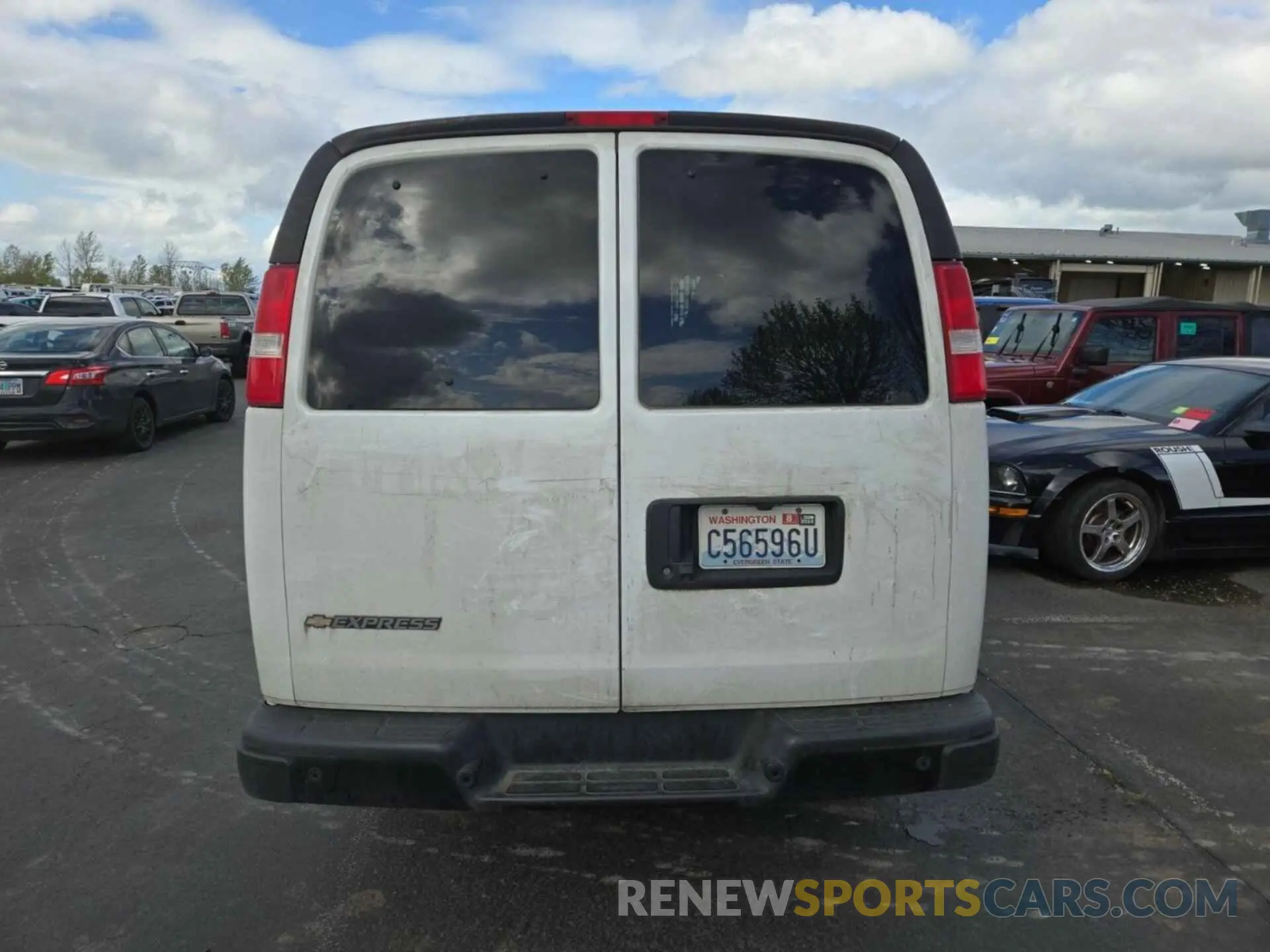1 Photograph of a damaged car 1GCWGAFG6L1252964 CHEVROLET EXPRESS G2500 2020