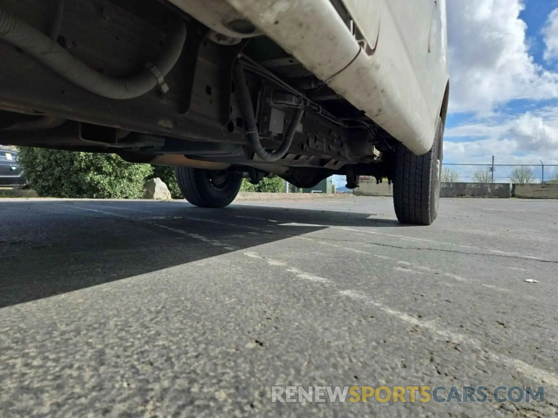 18 Photograph of a damaged car 1GCWGAFG6L1252964 CHEVROLET EXPRESS G2500 2020