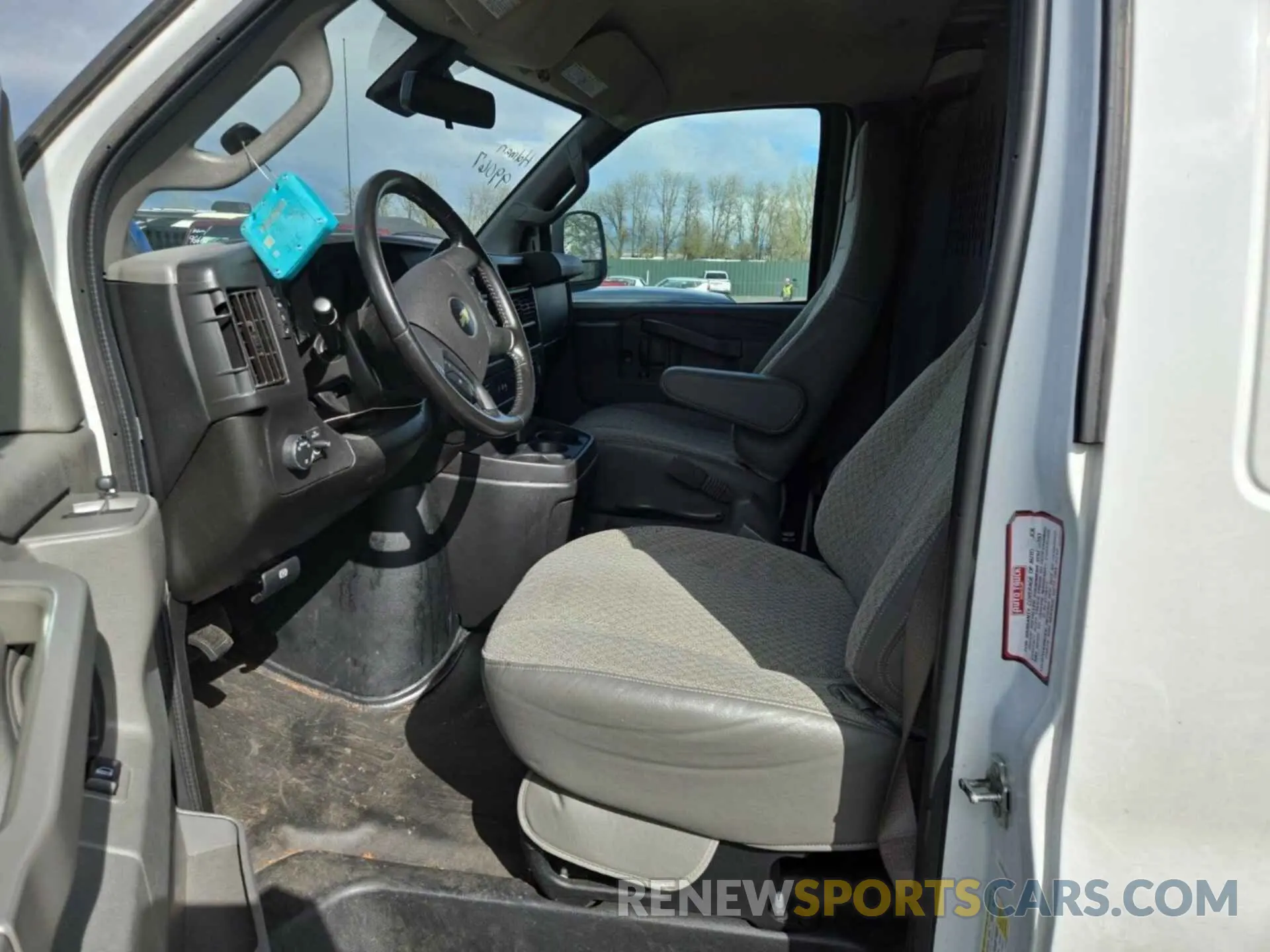24 Photograph of a damaged car 1GCWGAFG6L1252964 CHEVROLET EXPRESS G2500 2020