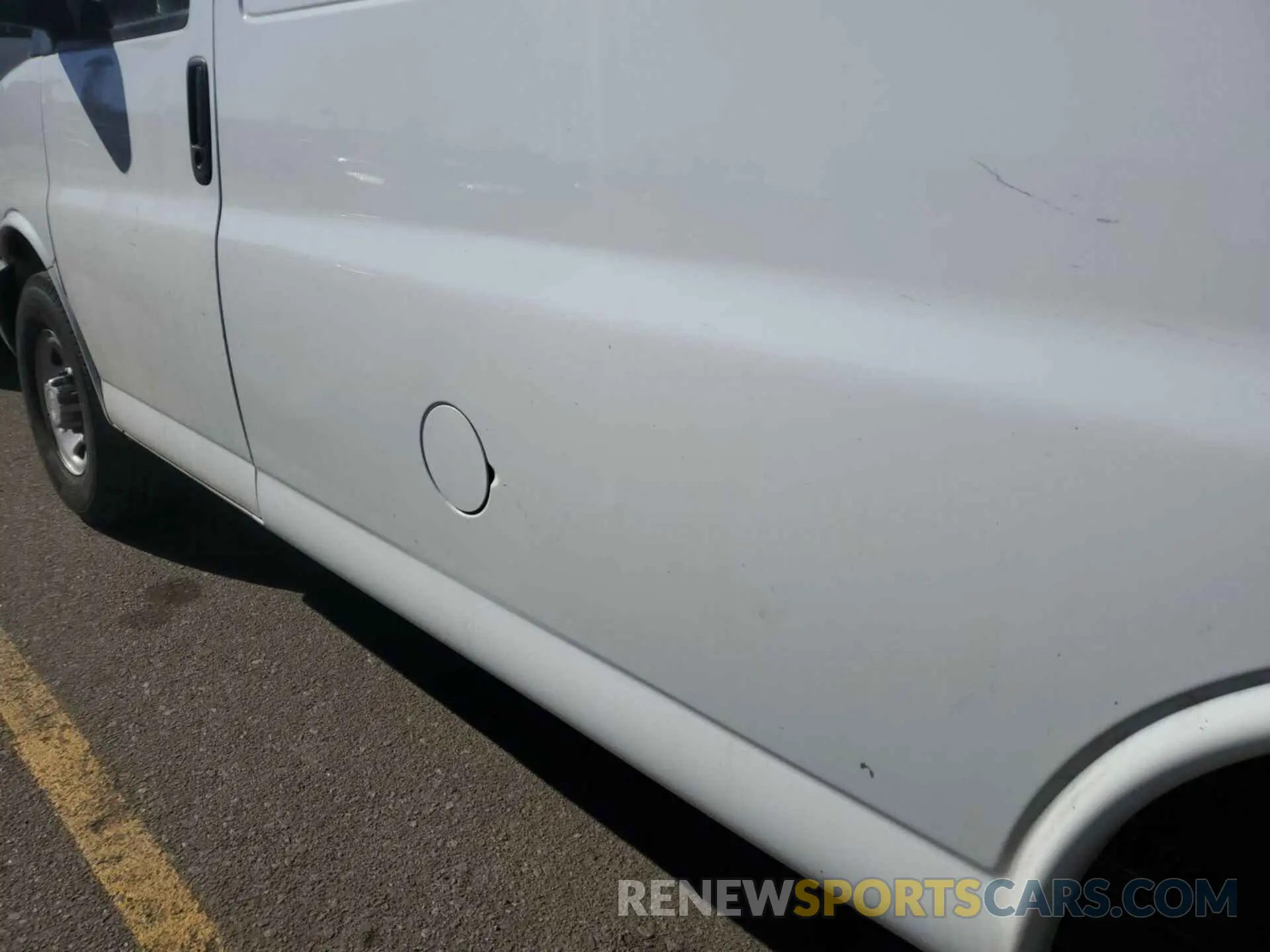 17 Photograph of a damaged car 1GCWGAFG7L1243688 CHEVROLET EXPRESS G2500 2020