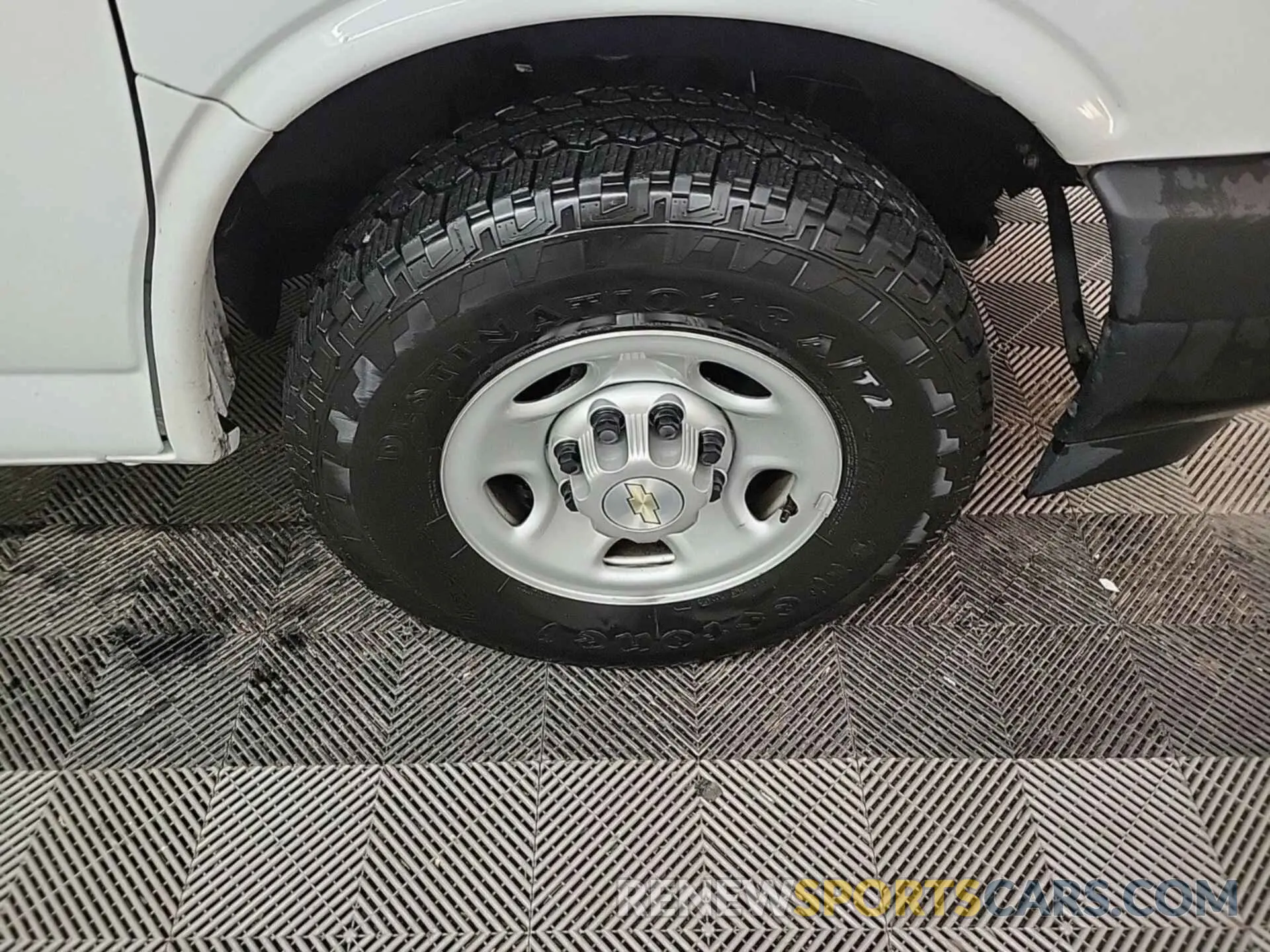 10 Фотография поврежденного автомобиля 1GCWGAFP4M1310913 CHEVROLET EXPRESS G2500 2021