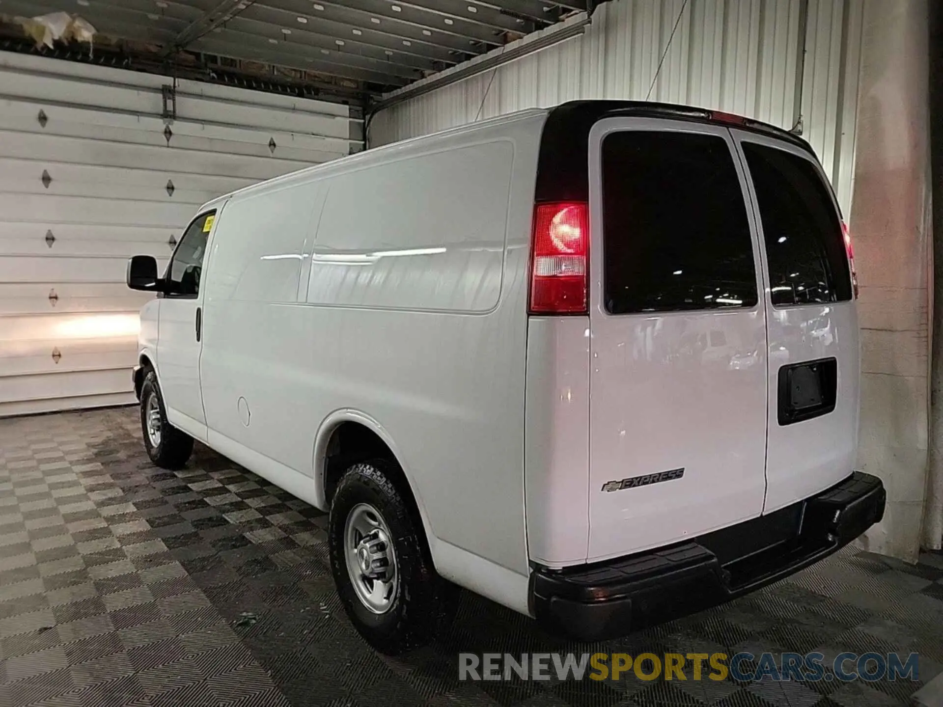 8 Фотография поврежденного автомобиля 1GCWGAFP4M1310913 CHEVROLET EXPRESS G2500 2021