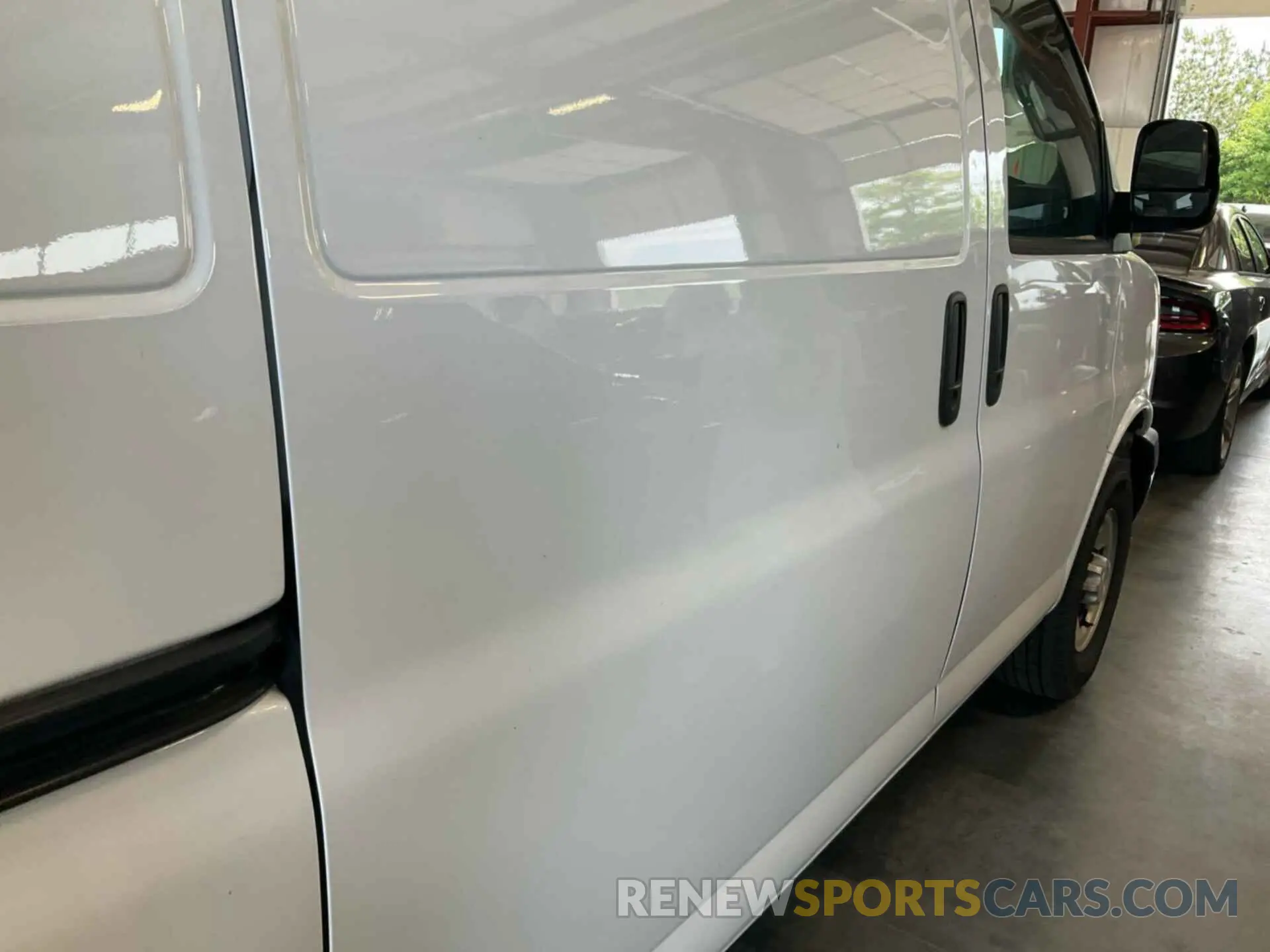 18 Фотография поврежденного автомобиля 1GCWGAFP4M1311981 CHEVROLET EXPRESS G2500 2021