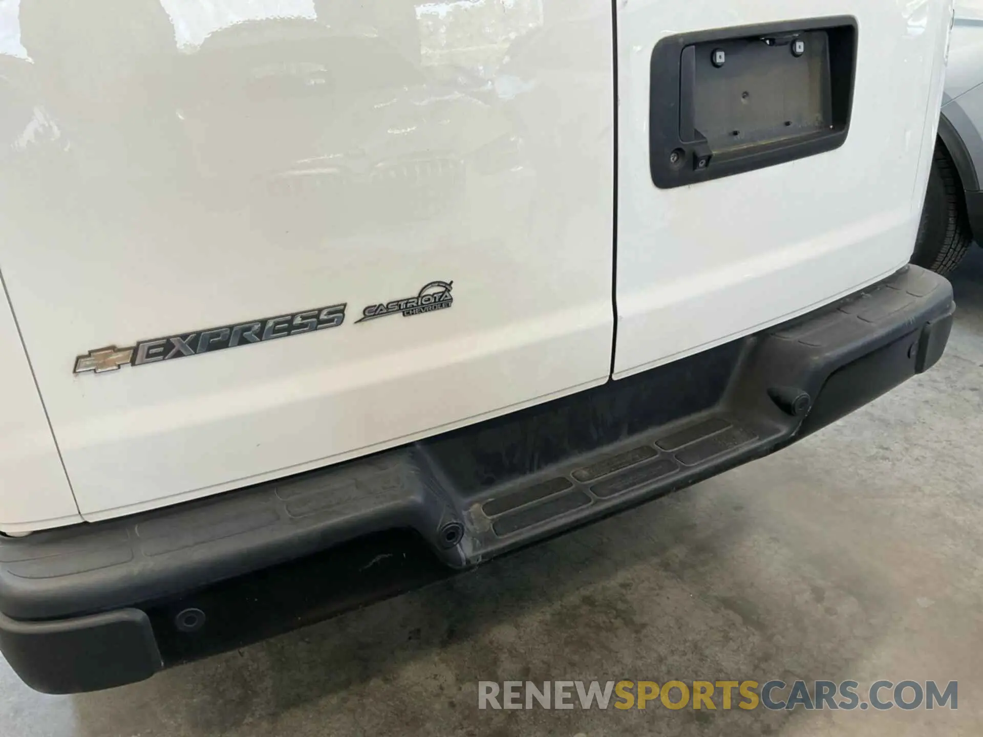7 Photograph of a damaged car 1GCWGAFP3N1259311 CHEVROLET EXPRESS G2500 2022
