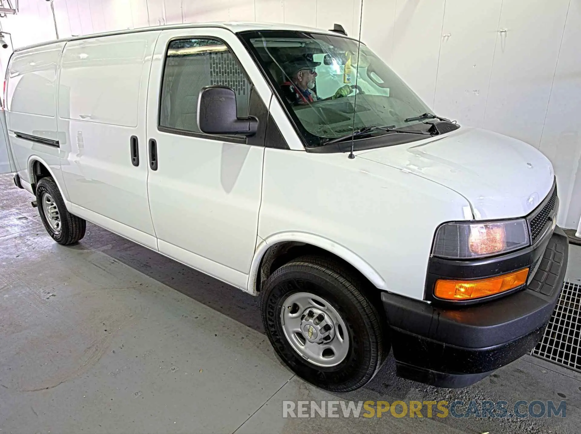 1 Photograph of a damaged car 1GCWGAFP6N1271209 CHEVROLET EXPRESS G2500 2022