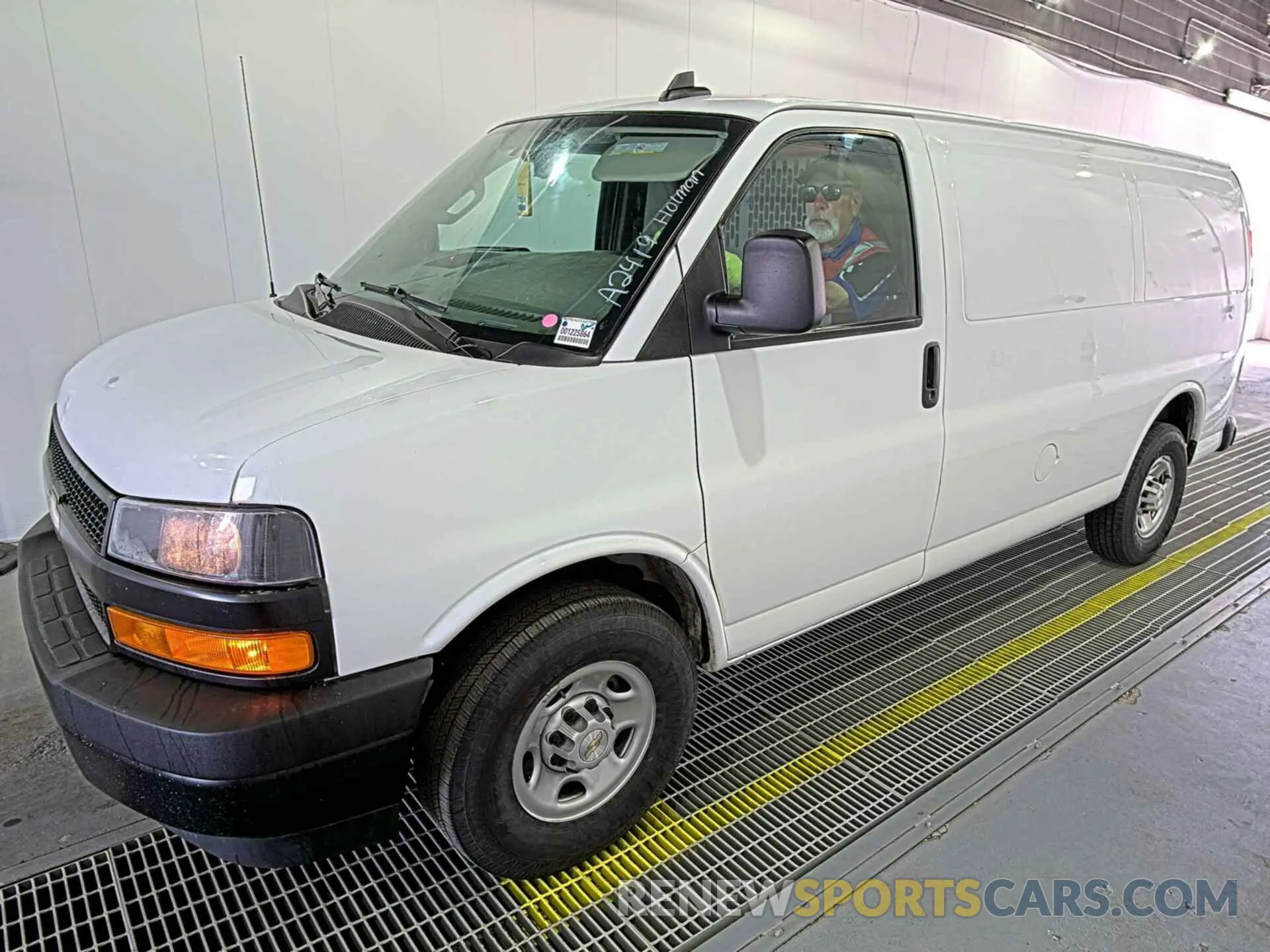 20 Photograph of a damaged car 1GCWGAFP6N1271209 CHEVROLET EXPRESS G2500 2022