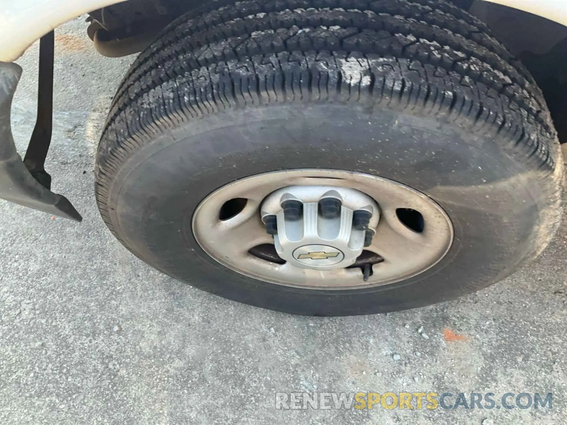 14 Photograph of a damaged car 1GCWGBF79N1178660 CHEVROLET EXPRESS G2500 2022