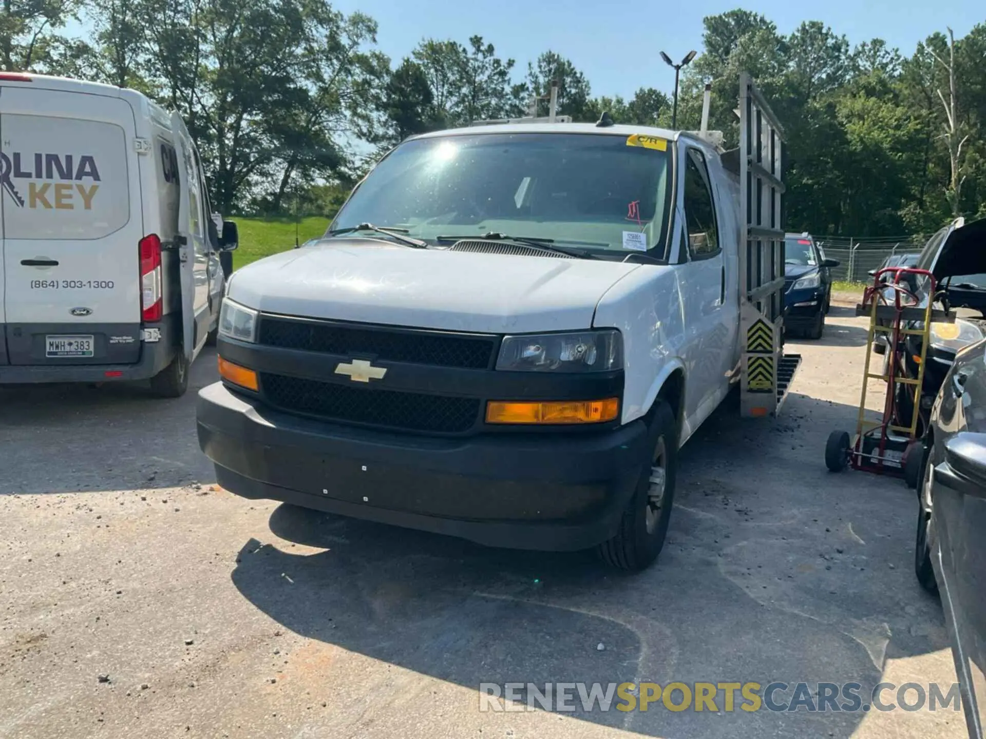 18 Photograph of a damaged car 1GCWGBF79N1178660 CHEVROLET EXPRESS G2500 2022