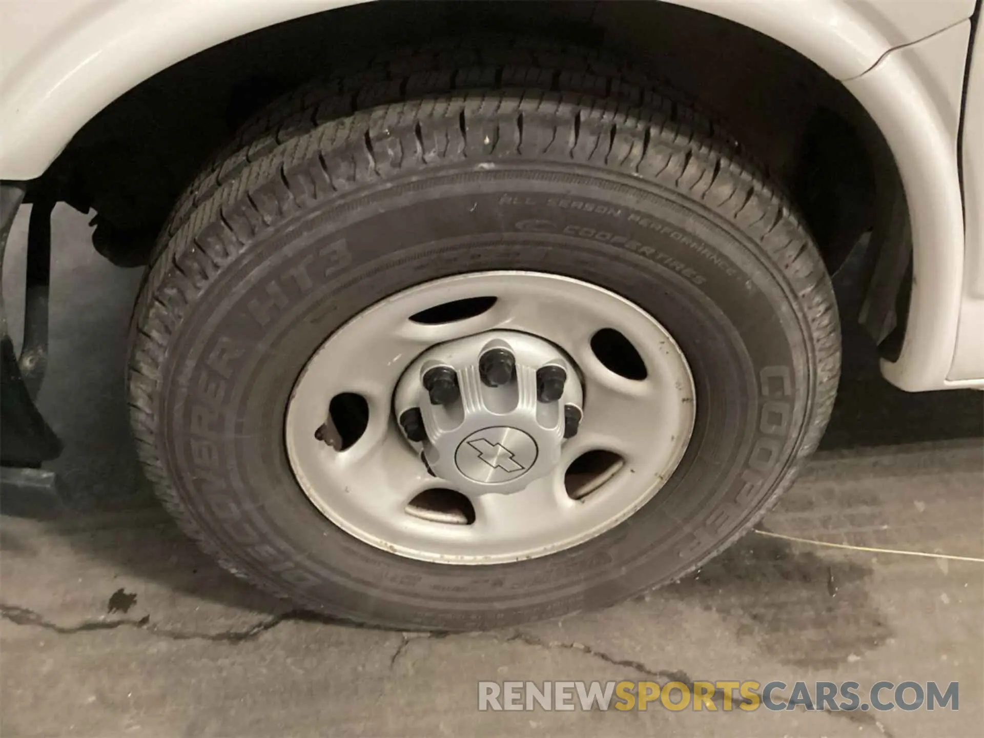 1 Photograph of a damaged car 1GB0GRFG2K1364118 CHEVROLET EXPRESS G3500 2019
