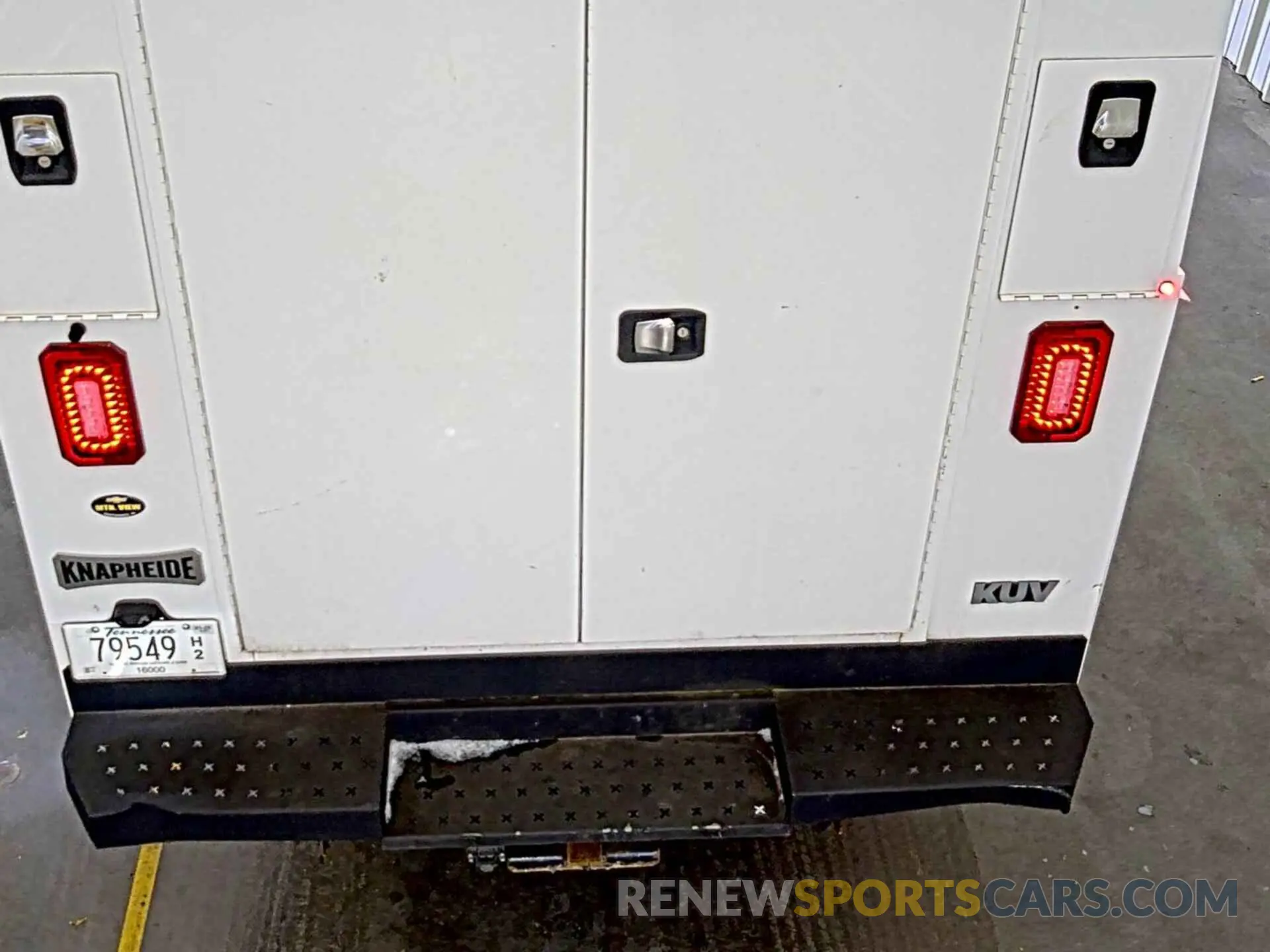 18 Photograph of a damaged car 1GB0GRFG2K1364118 CHEVROLET EXPRESS G3500 2019