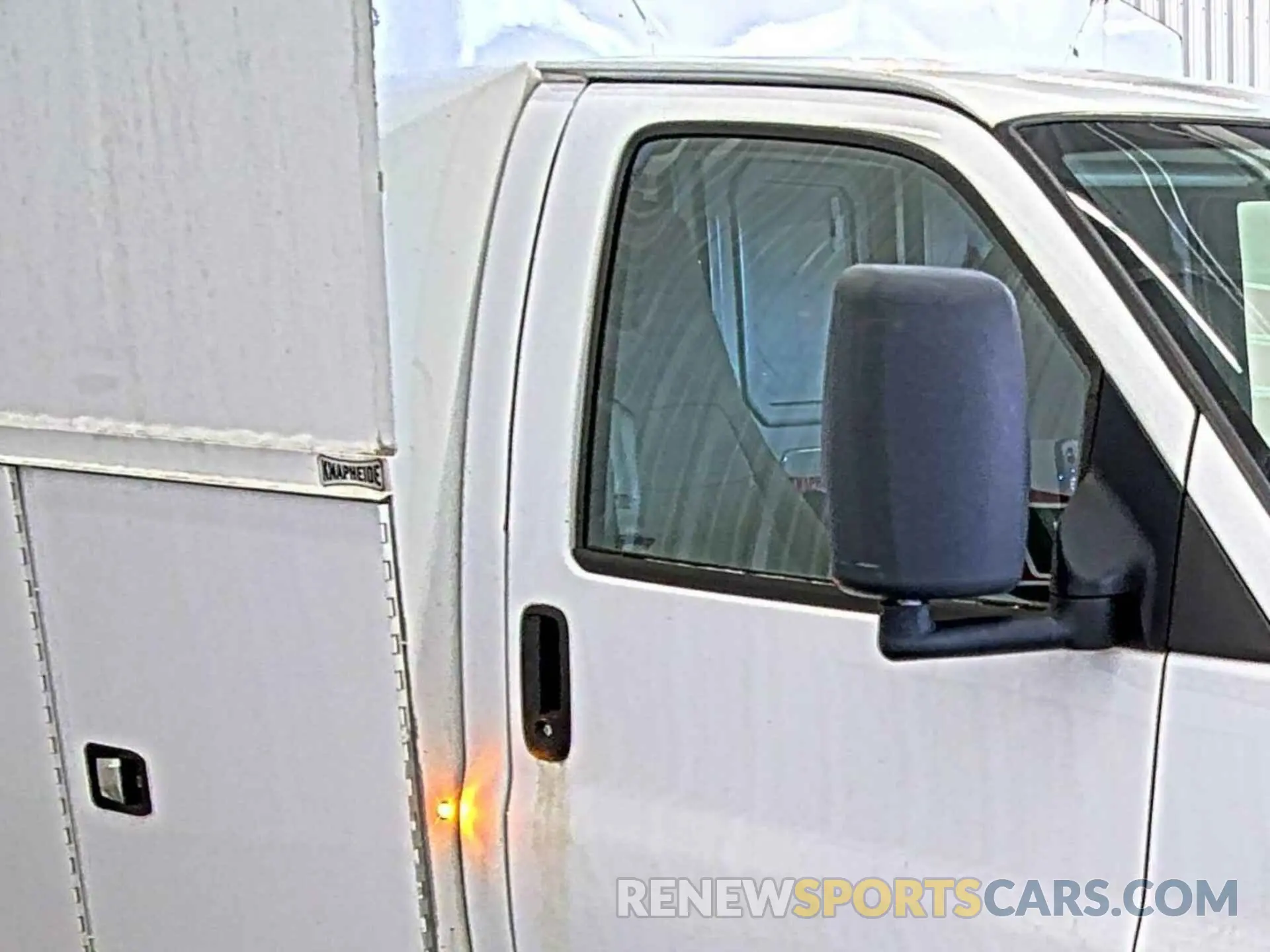 24 Photograph of a damaged car 1GB0GRFG2K1364118 CHEVROLET EXPRESS G3500 2019