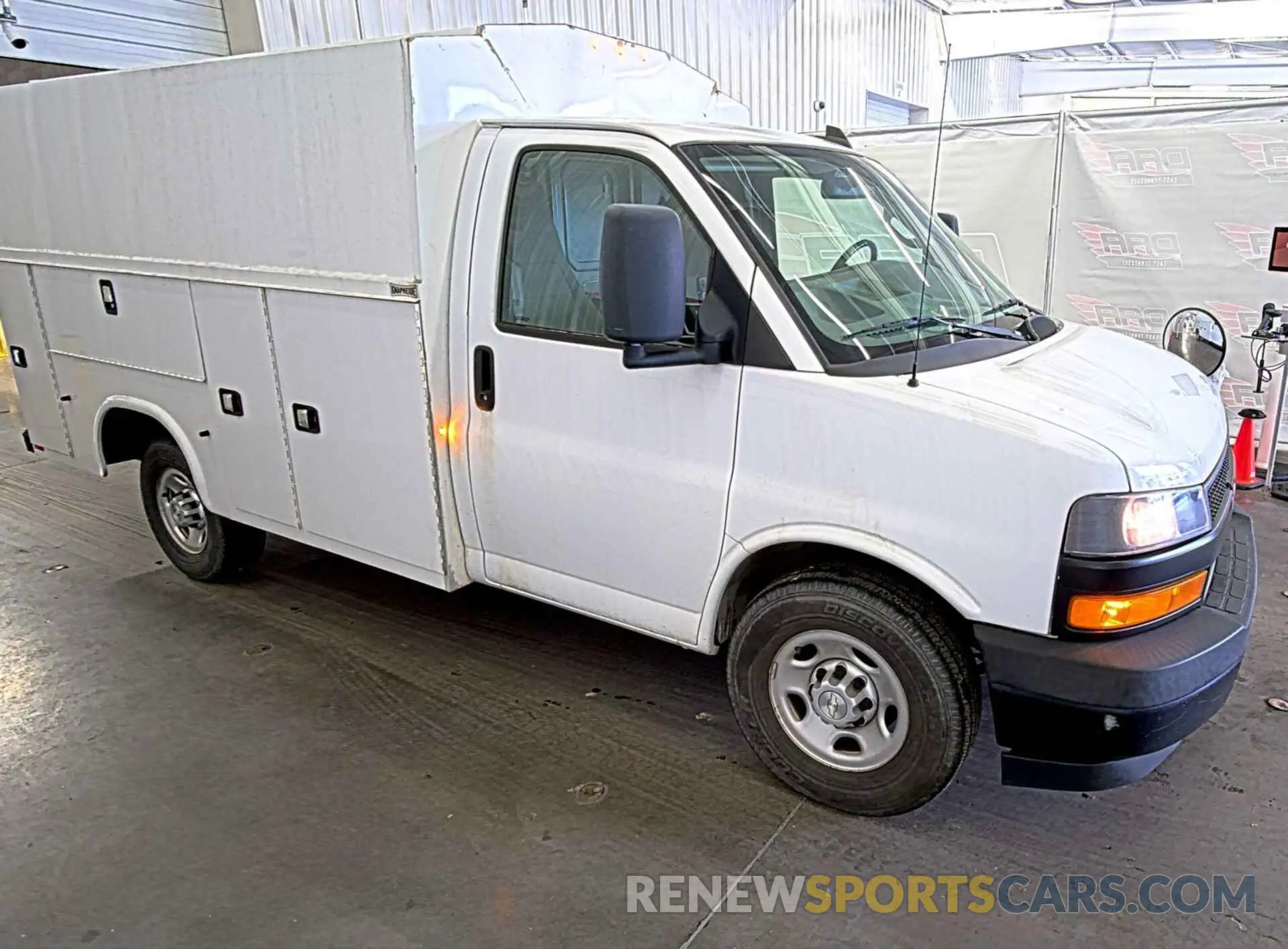25 Photograph of a damaged car 1GB0GRFG2K1364118 CHEVROLET EXPRESS G3500 2019