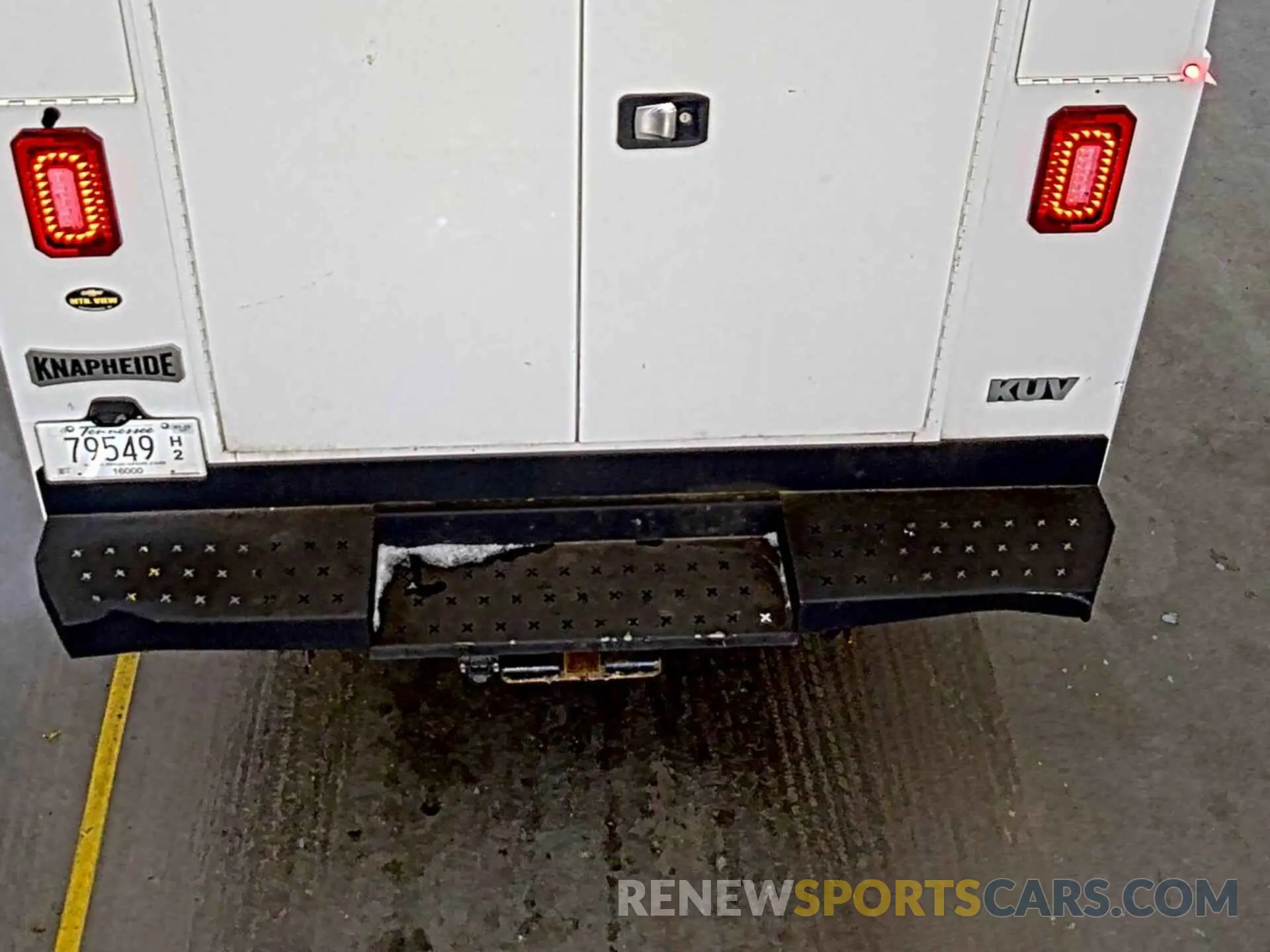 4 Photograph of a damaged car 1GB0GRFG2K1364118 CHEVROLET EXPRESS G3500 2019