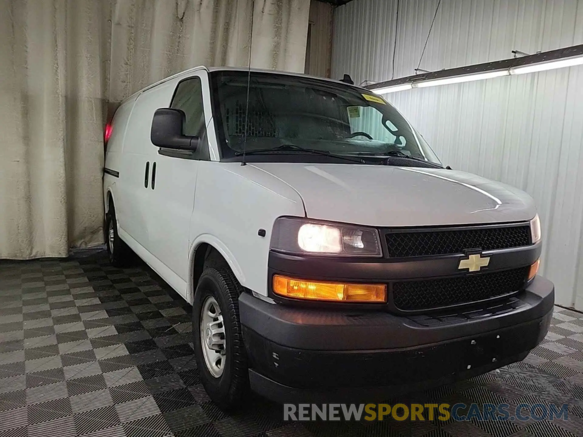 22 Photograph of a damaged car 1GCZGGFP2K1329702 CHEVROLET EXPRESS G3500 2019