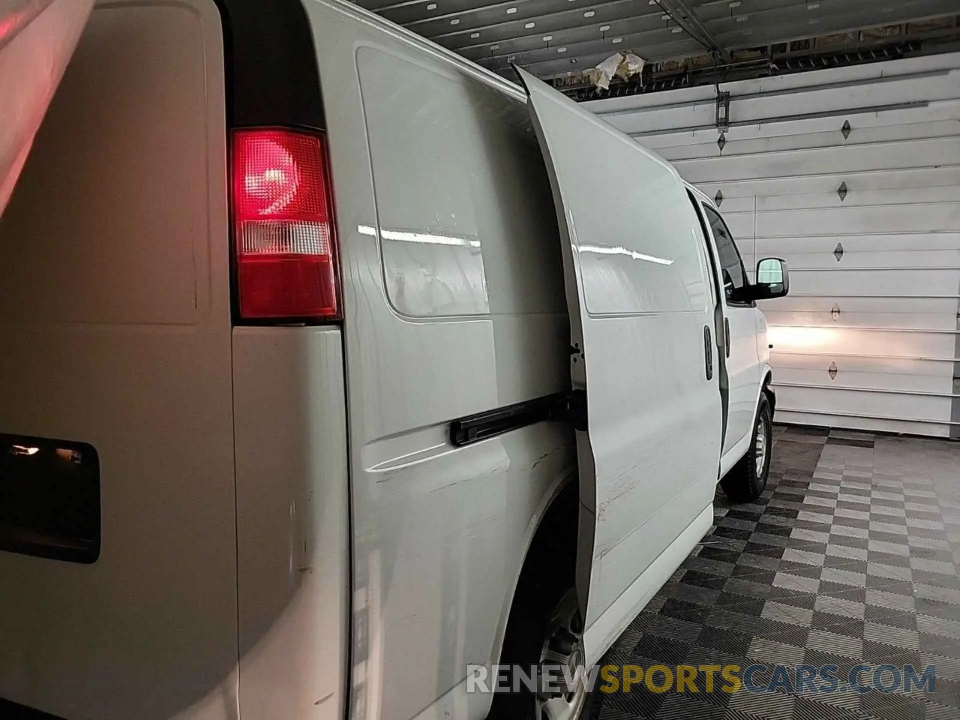 27 Photograph of a damaged car 1GCZGGFP2K1329702 CHEVROLET EXPRESS G3500 2019