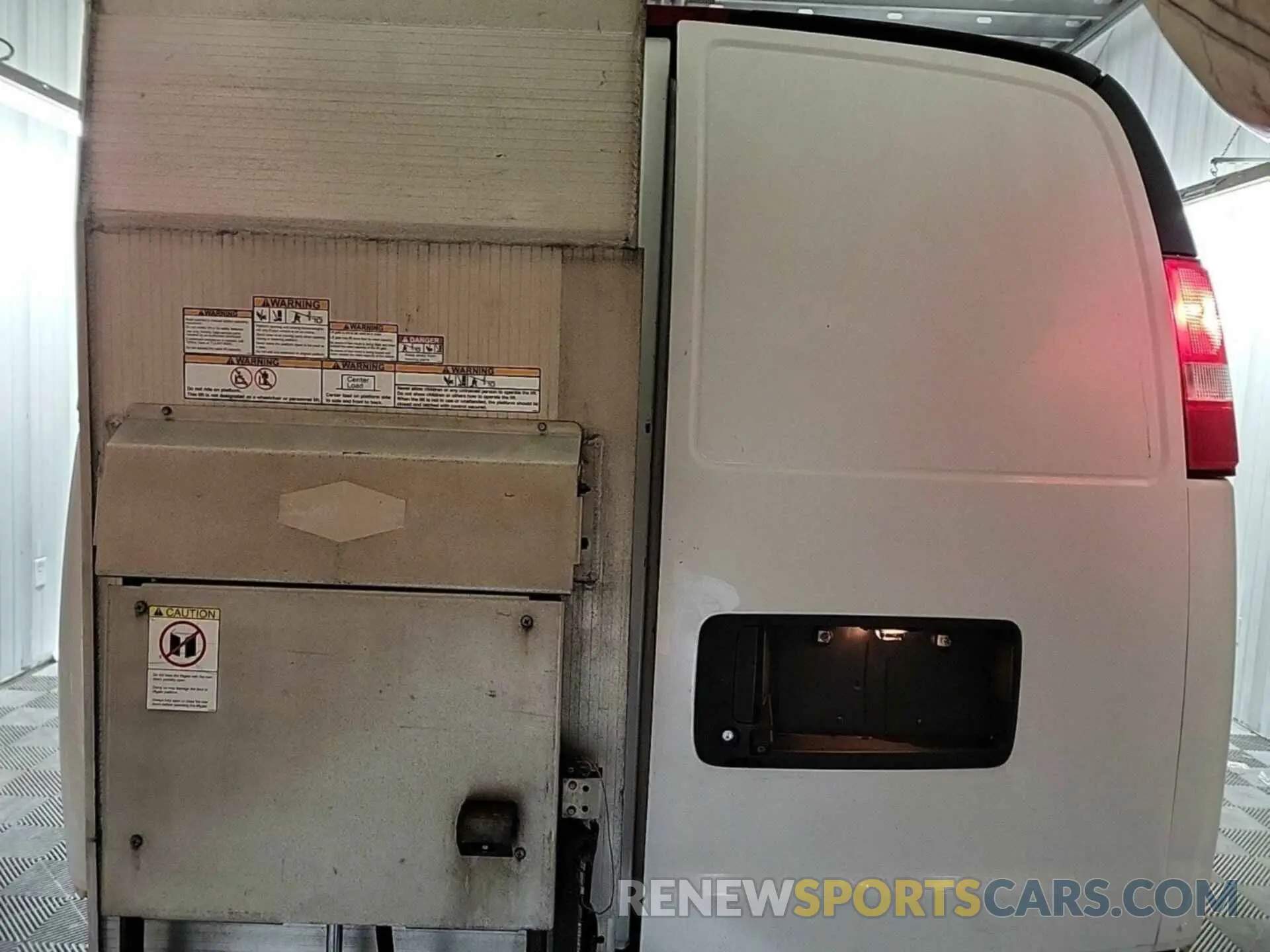 28 Photograph of a damaged car 1GCZGGFP2K1329702 CHEVROLET EXPRESS G3500 2019