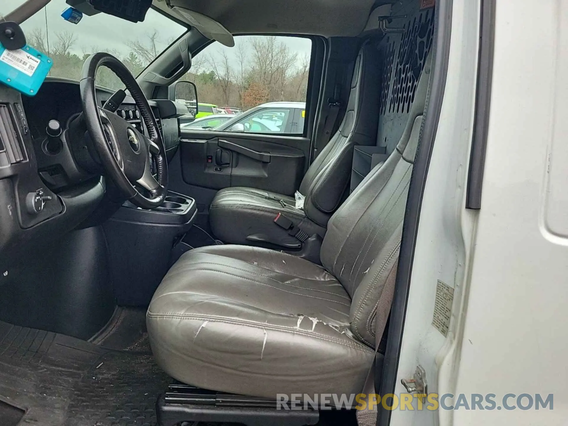 29 Photograph of a damaged car 1GCZGGFP2K1329702 CHEVROLET EXPRESS G3500 2019