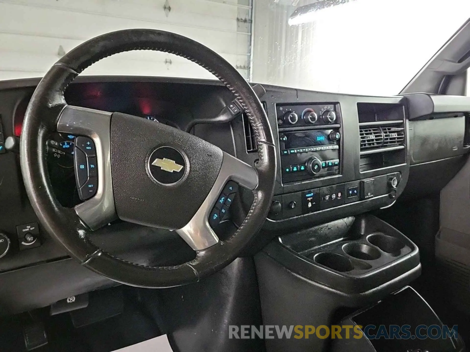 33 Photograph of a damaged car 1GCZGGFP2K1329702 CHEVROLET EXPRESS G3500 2019