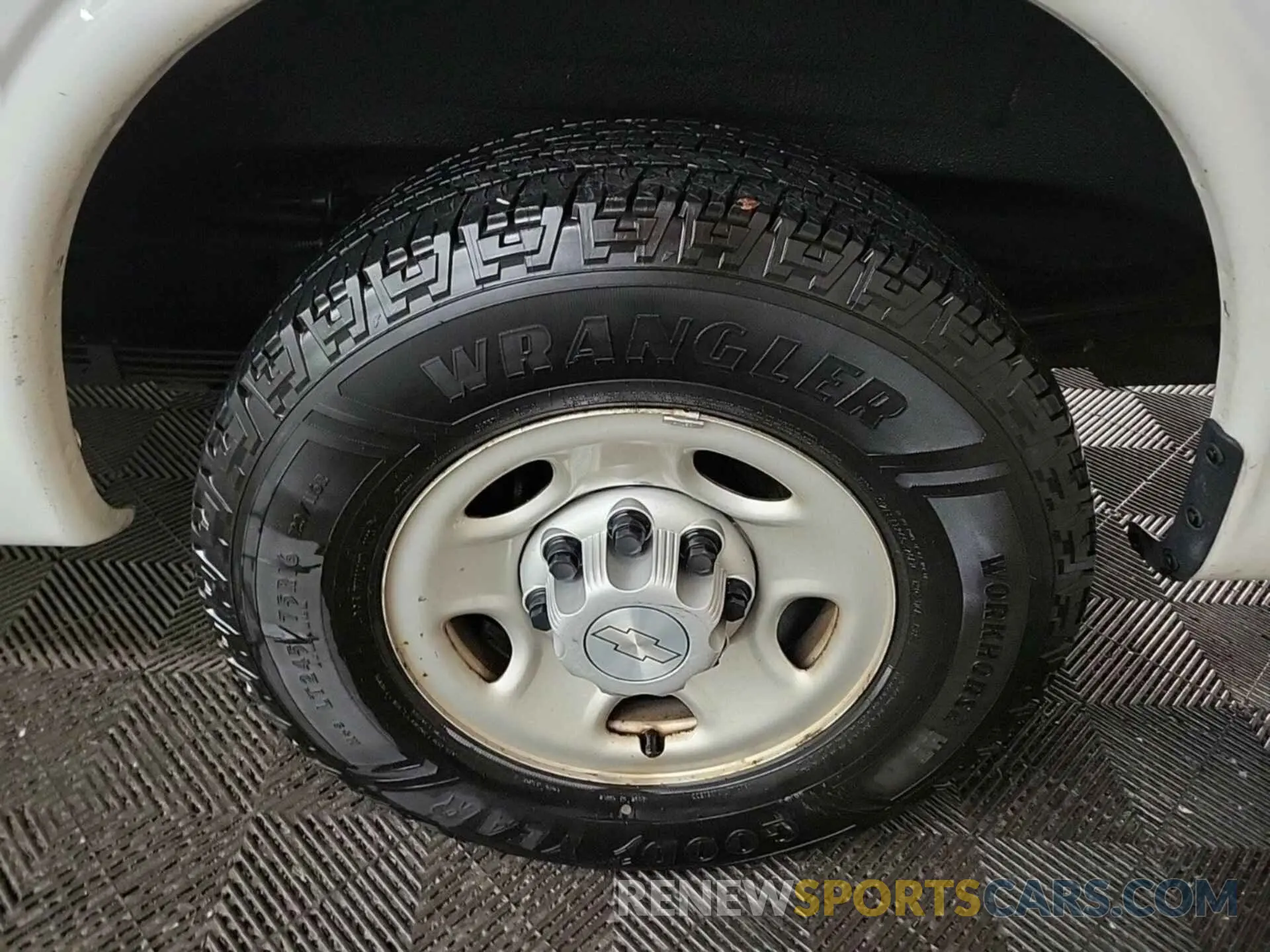 37 Photograph of a damaged car 1GCZGGFP2K1329702 CHEVROLET EXPRESS G3500 2019