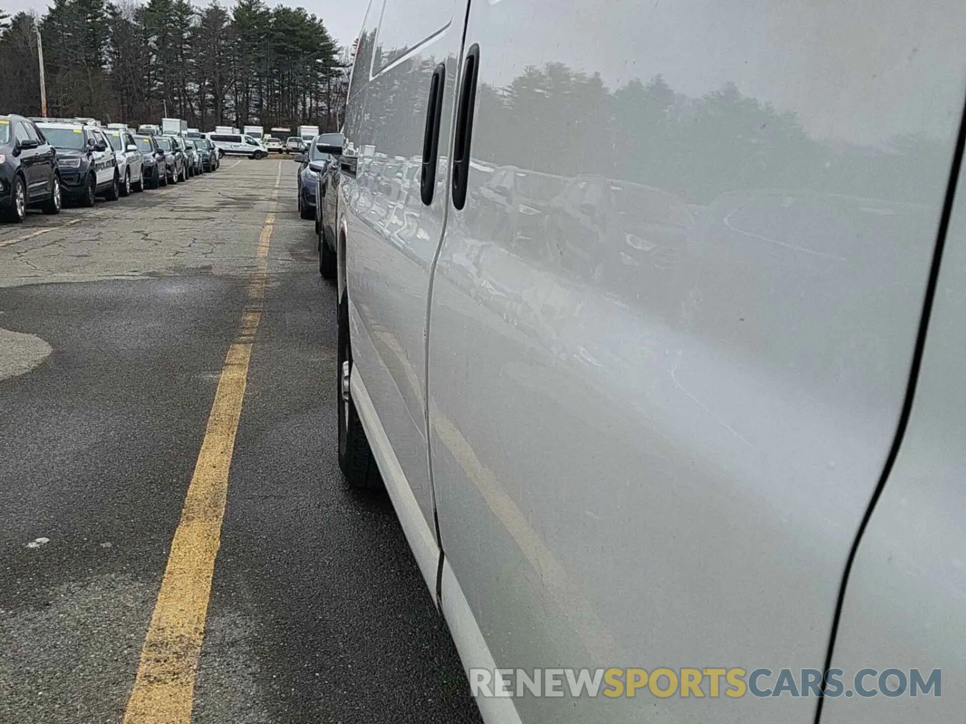 39 Photograph of a damaged car 1GCZGGFP2K1329702 CHEVROLET EXPRESS G3500 2019
