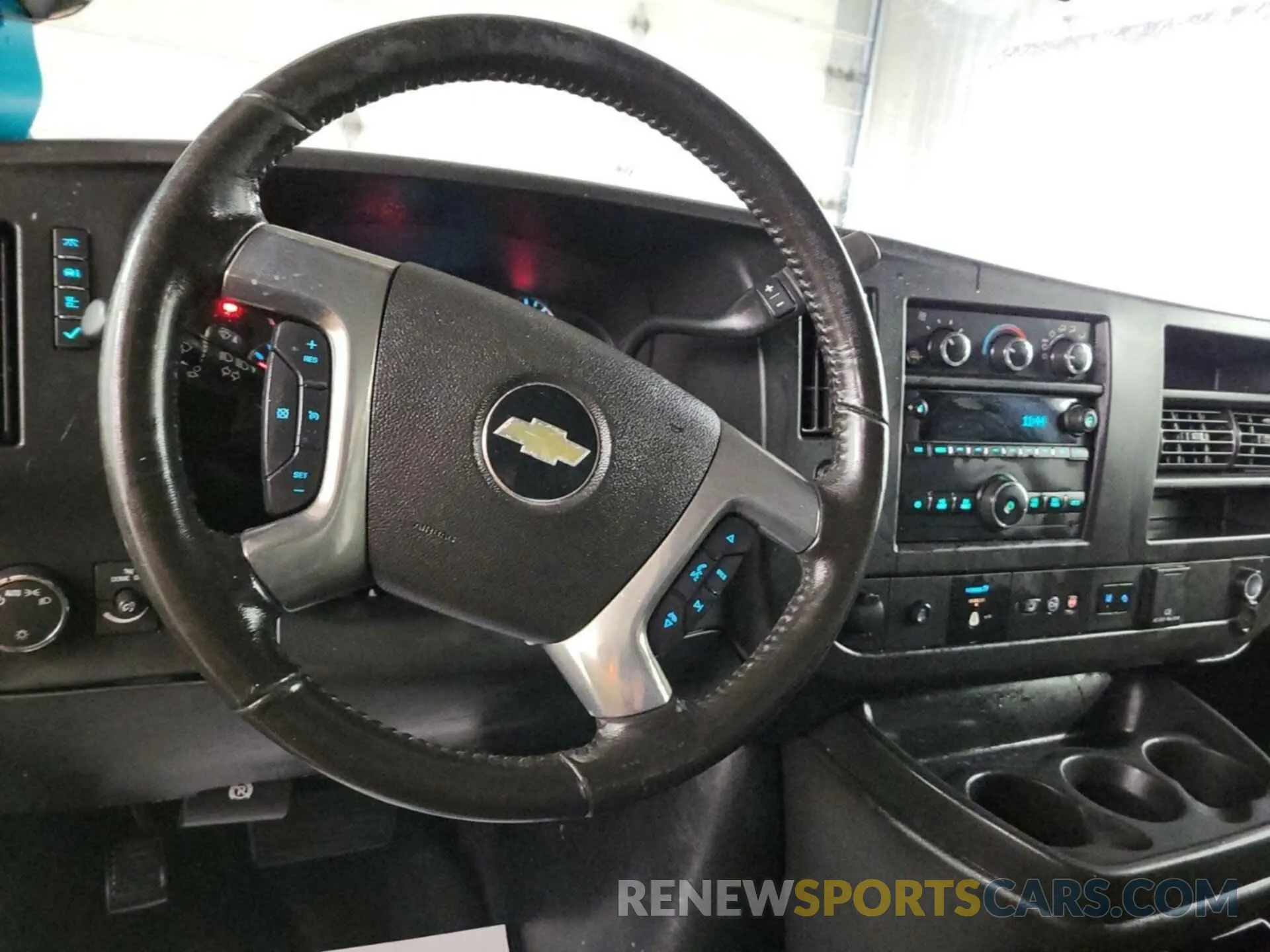 4 Photograph of a damaged car 1GCZGGFP2K1329702 CHEVROLET EXPRESS G3500 2019