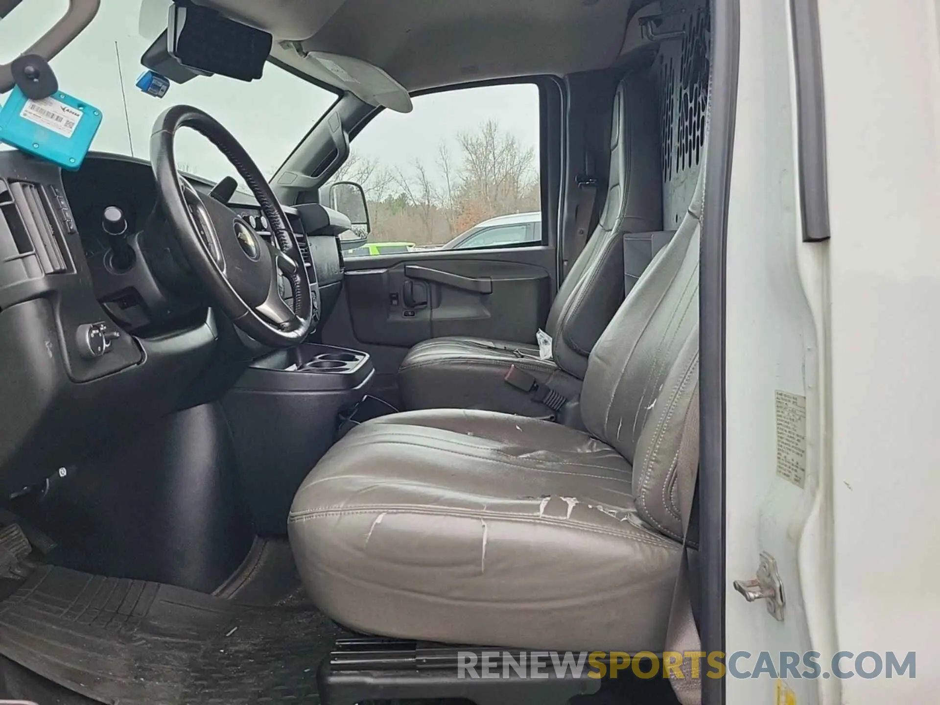 47 Photograph of a damaged car 1GCZGGFP2K1329702 CHEVROLET EXPRESS G3500 2019