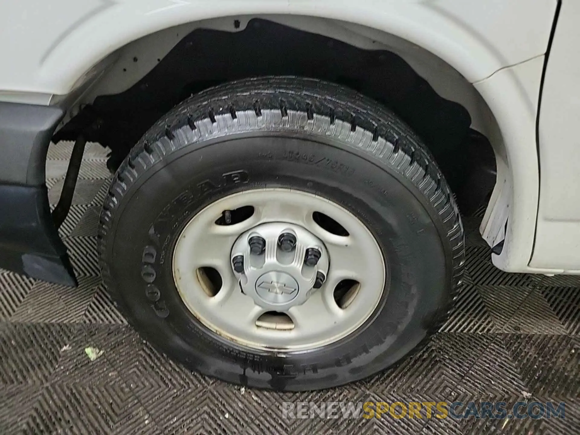 6 Photograph of a damaged car 1GCZGGFP2K1329702 CHEVROLET EXPRESS G3500 2019
