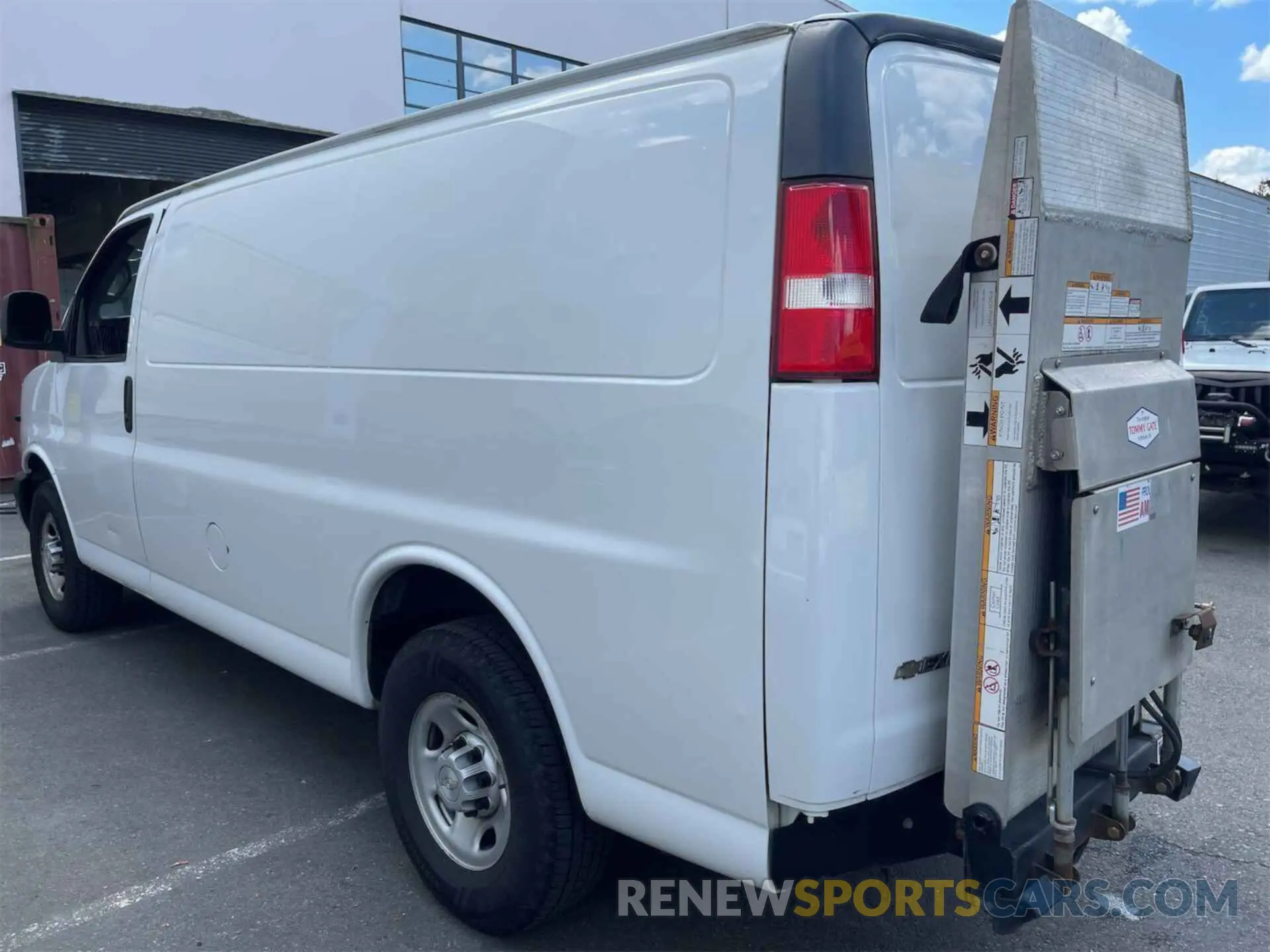1 Фотография поврежденного автомобиля 1GCZGGFP5K1332660 CHEVROLET EXPRESS G3500 2019