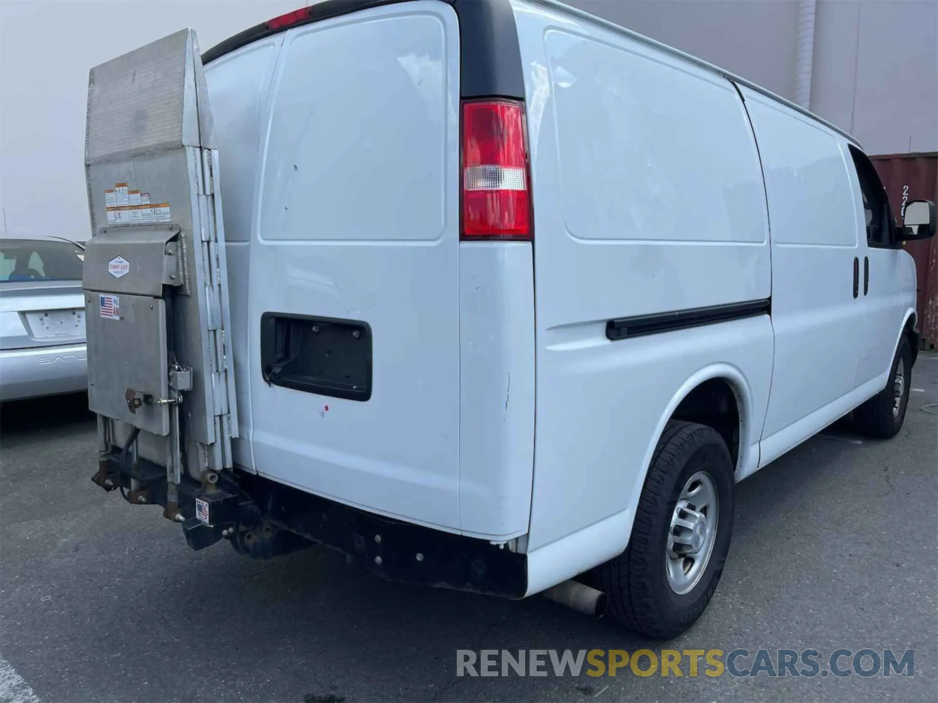 6 Фотография поврежденного автомобиля 1GCZGGFP5K1332660 CHEVROLET EXPRESS G3500 2019