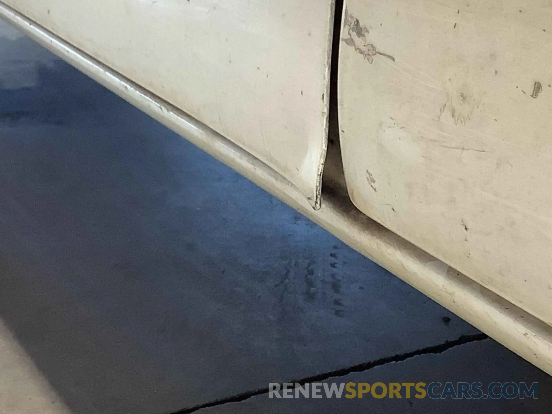 17 Photograph of a damaged car 1GCZGGFP5L1211290 CHEVROLET EXPRESS G3500 2020