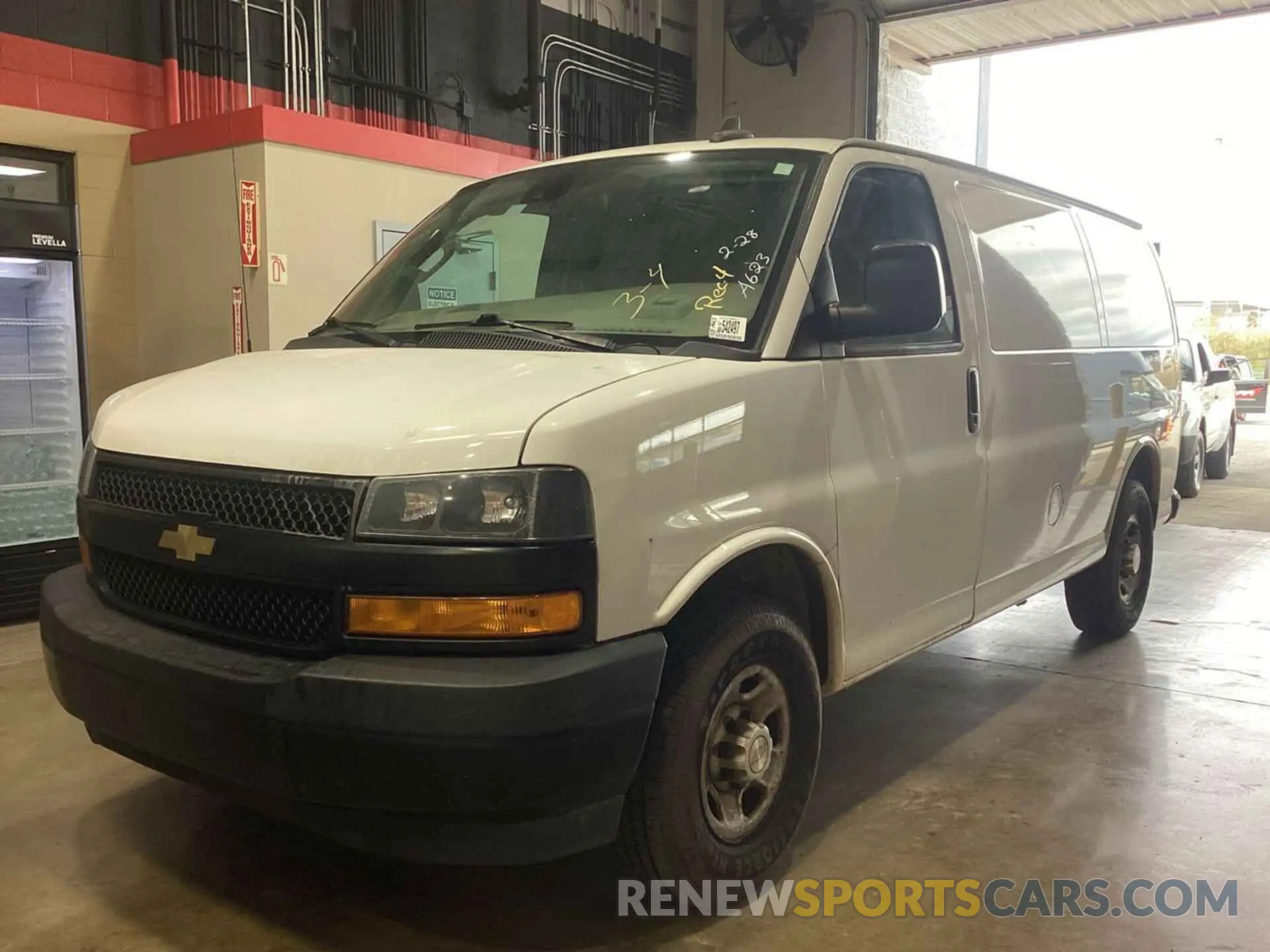 31 Photograph of a damaged car 1GCZGGFP5L1211290 CHEVROLET EXPRESS G3500 2020