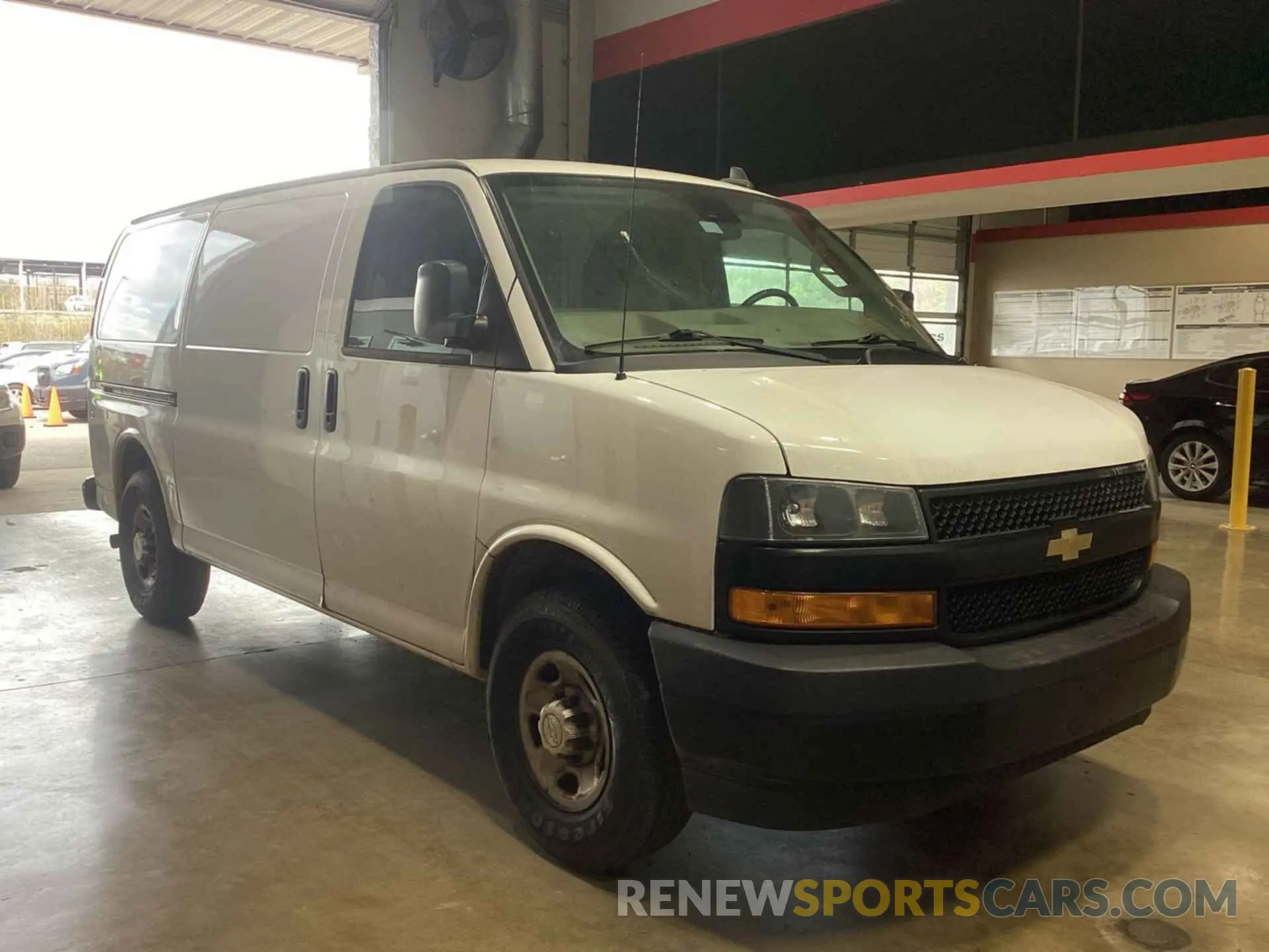 6 Photograph of a damaged car 1GCZGGFP5L1211290 CHEVROLET EXPRESS G3500 2020