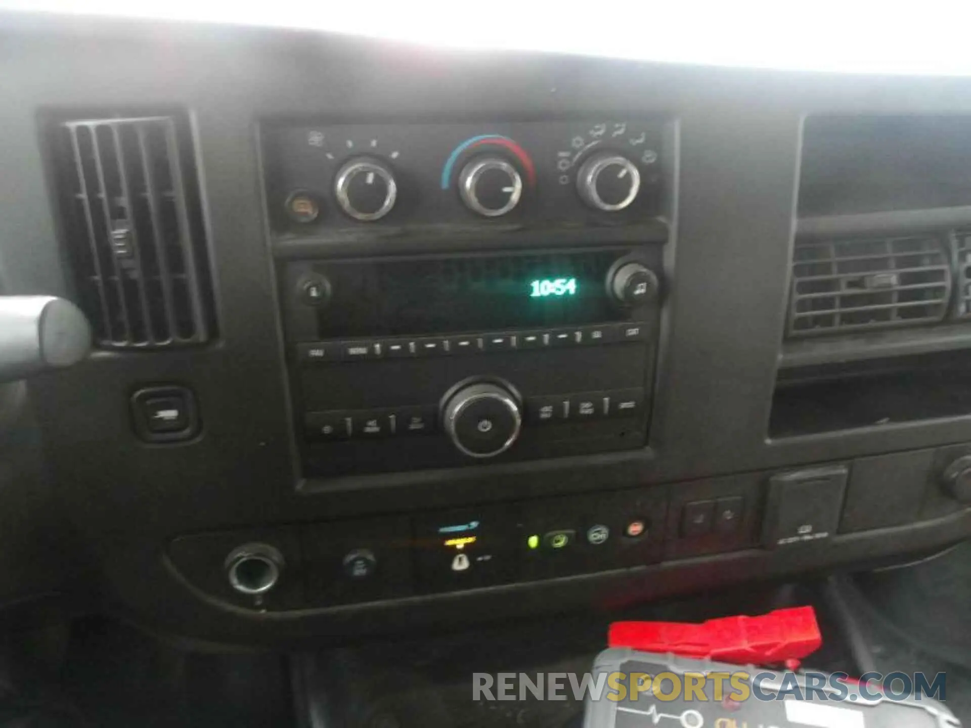 5 Photograph of a damaged car 1GCZGGFP5L1276656 CHEVROLET EXPRESS G3500 2020
