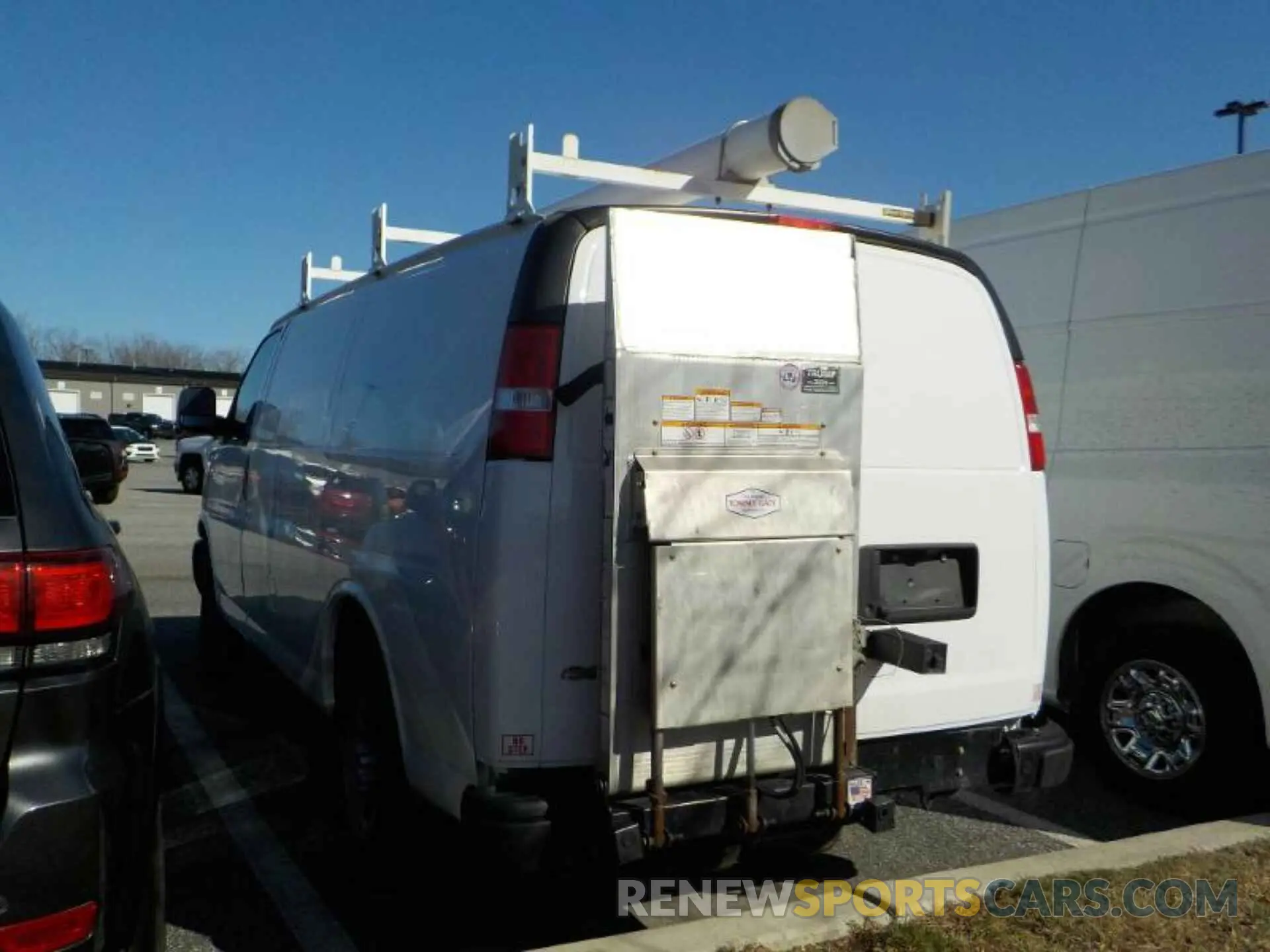 6 Photograph of a damaged car 1GCZGGFP5L1276656 CHEVROLET EXPRESS G3500 2020