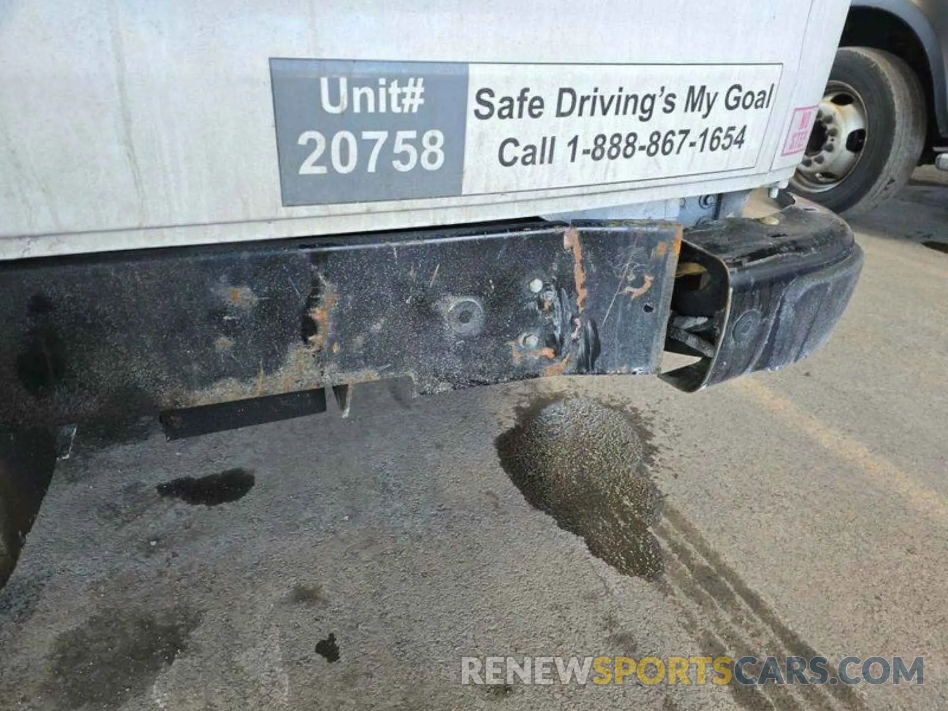 28 Photograph of a damaged car 1GCZGGFPXL1276541 CHEVROLET EXPRESS G3500 2020