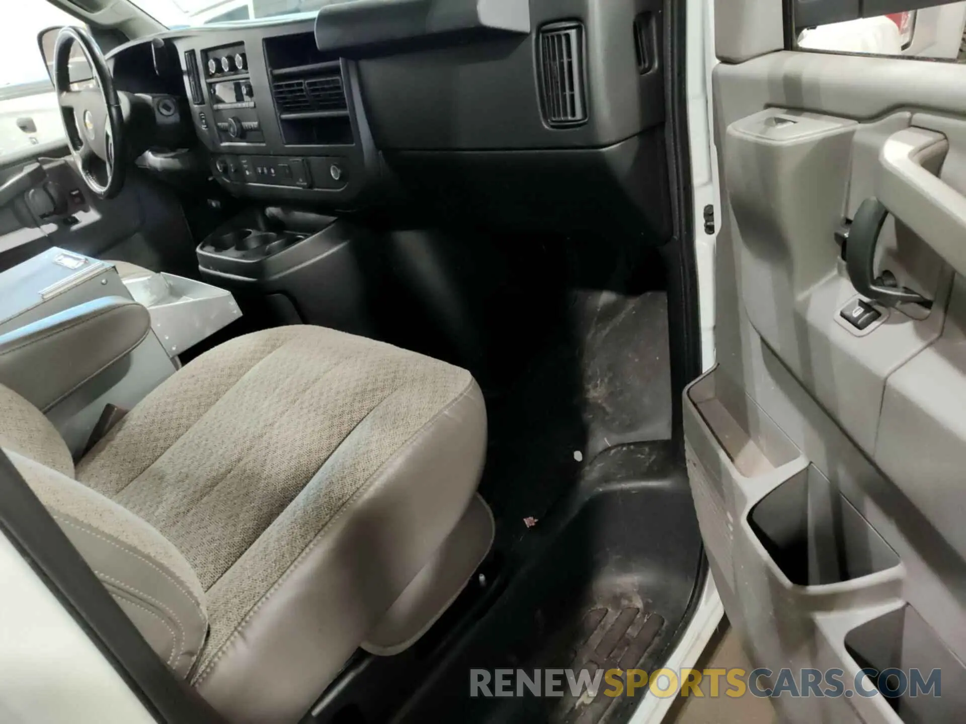 3 Photograph of a damaged car 1GCZGGF75M1167342 CHEVROLET EXPRESS G3500 2021