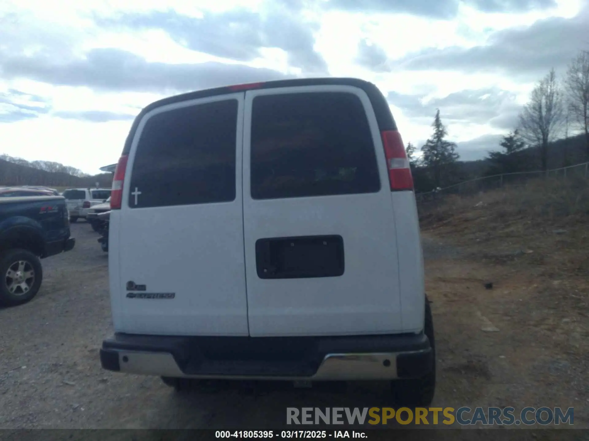 17 Photograph of a damaged car 1GAWGFF14L1153609 CHEVROLET EXPRESS PASSENGER 2020