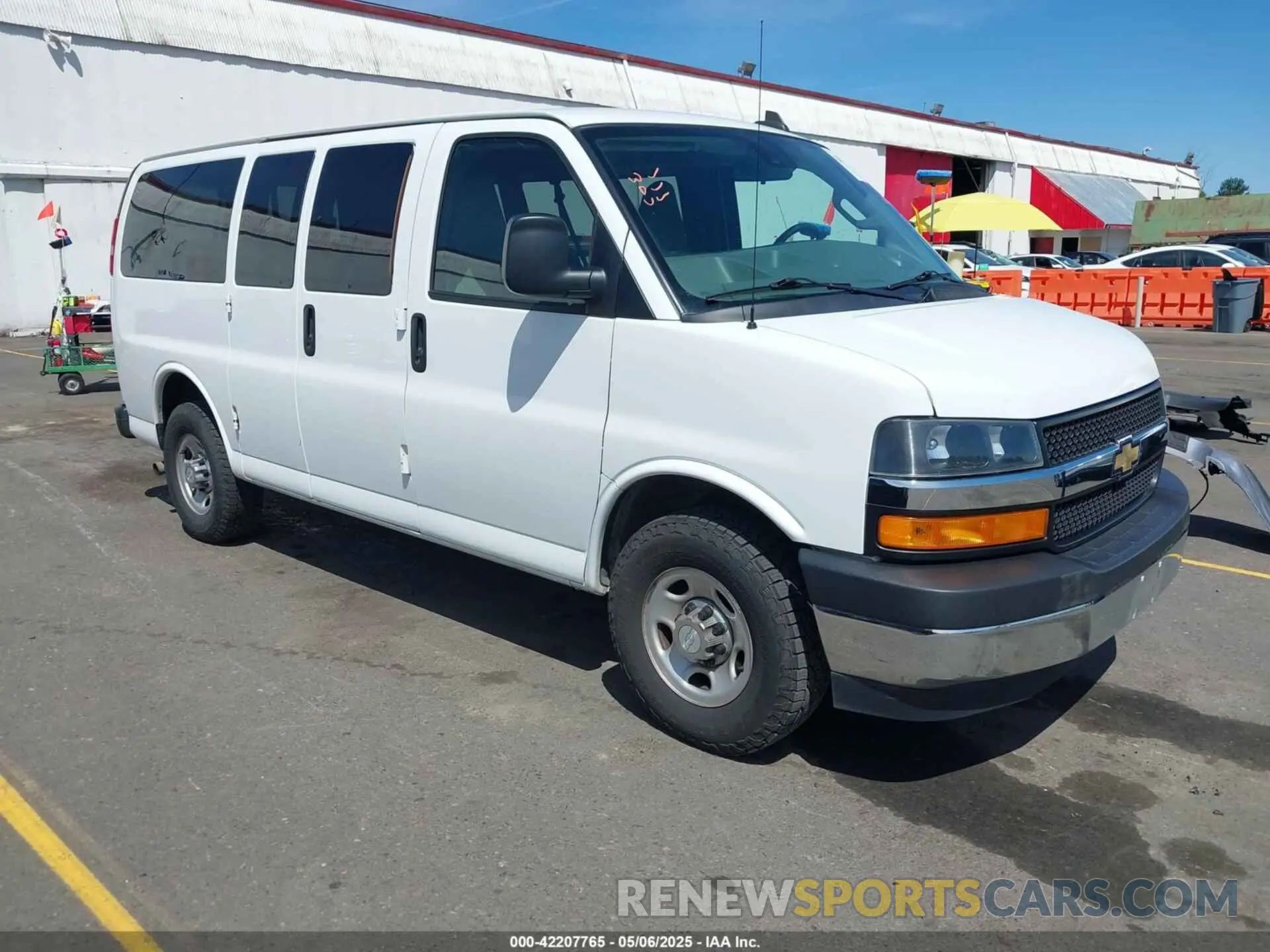 1 Фотография поврежденного автомобиля 1GAWGFFGXL1155840 CHEVROLET EXPRESS PASSENGER 2020