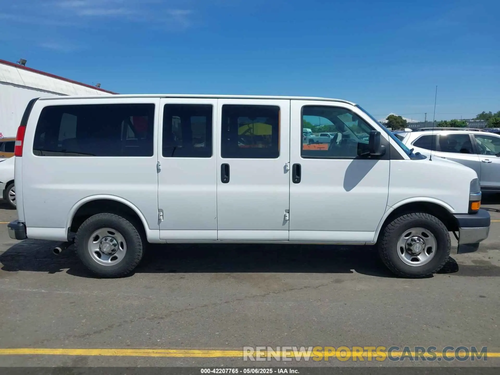 13 Фотография поврежденного автомобиля 1GAWGFFGXL1155840 CHEVROLET EXPRESS PASSENGER 2020
